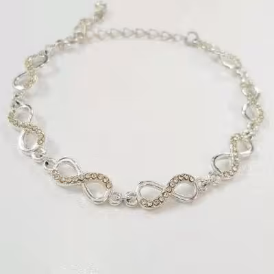 دستبند نقره ای مدل بی نهایت نگین دار ، بسیار زیبا و ظریف