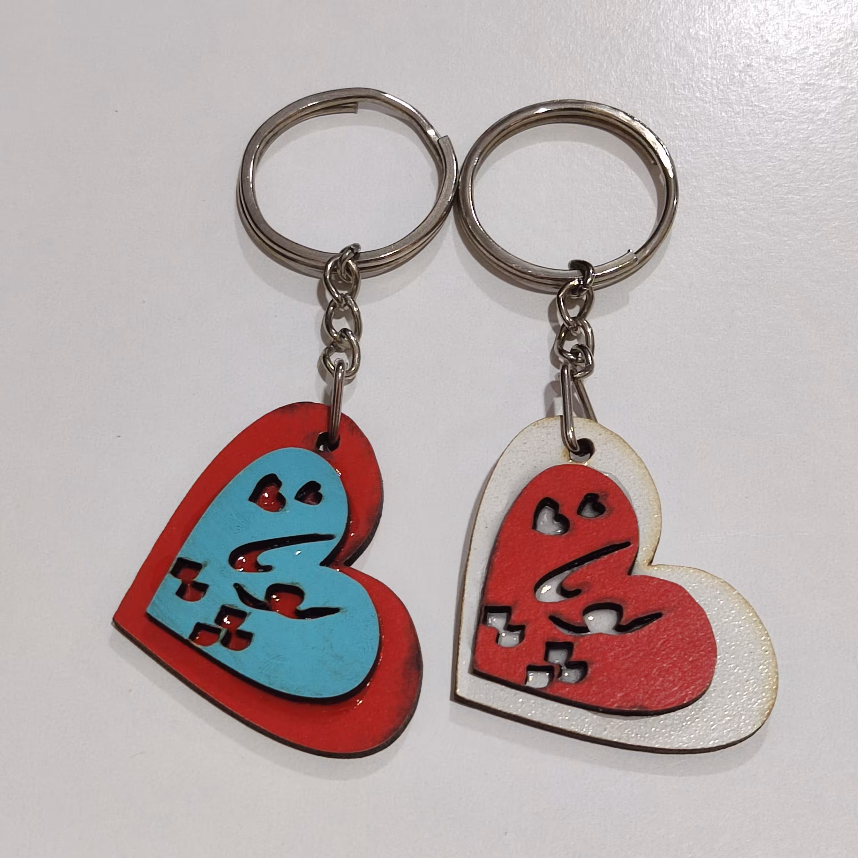 دست کلید چوبی (پاسوییچی) قلبی شکل اسم پویا دارای رنگبندی و شکل مختلف 