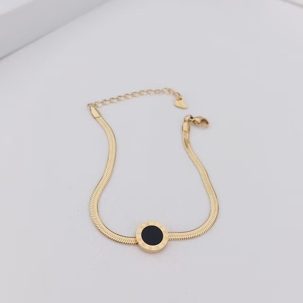 دستبند کد11799 طرح طلا.استاینلس استیل.آبکاری طلا.رنگ ثابت.ضدحساسیت 