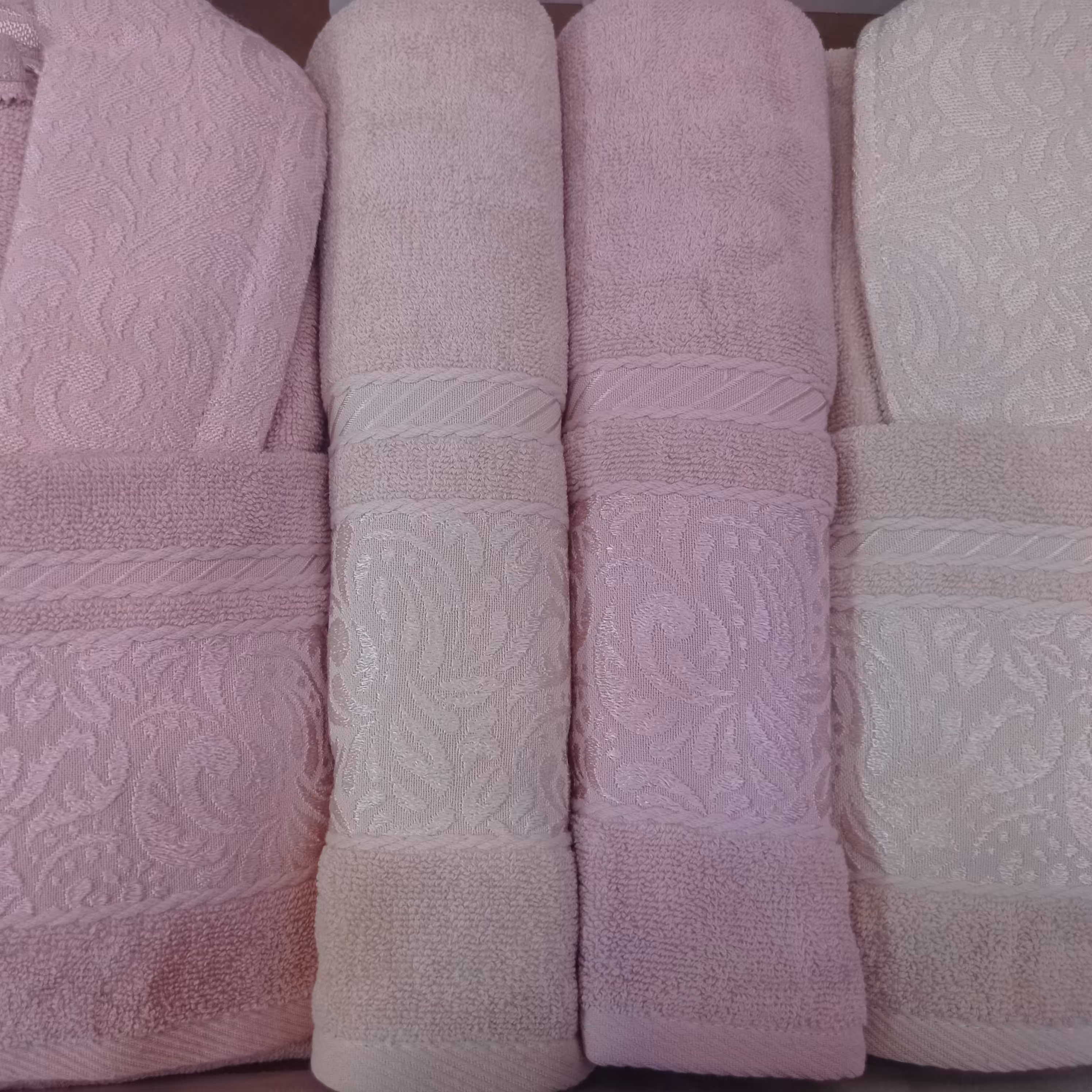 حوله سرویس عروس و داماد طرح گل 