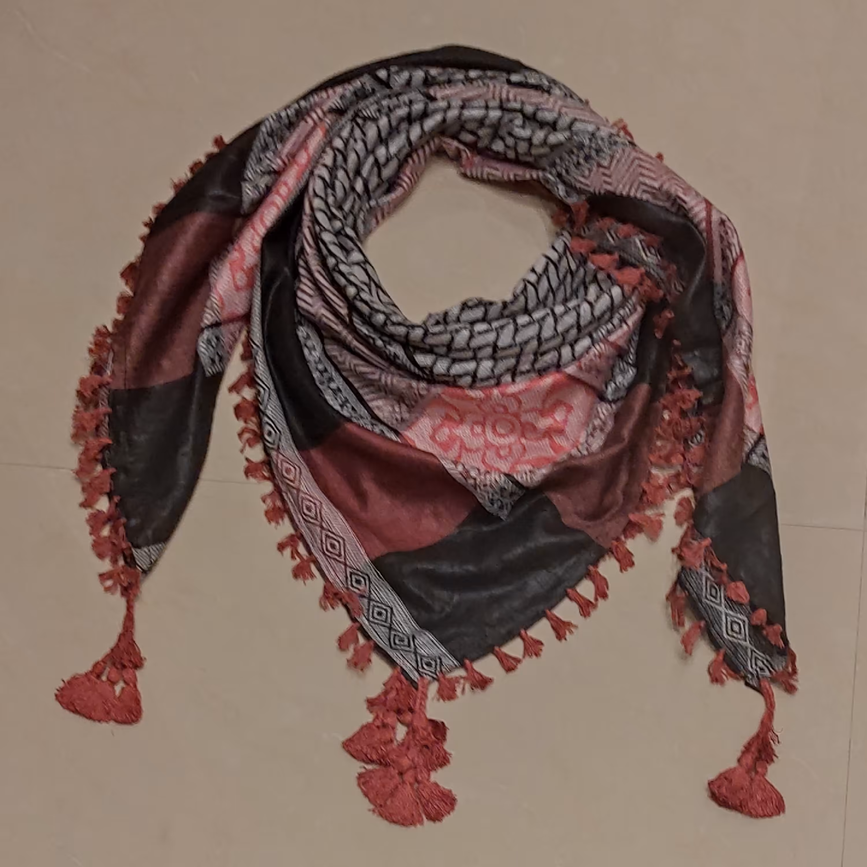 چفیه عمانی اصلی قرمز