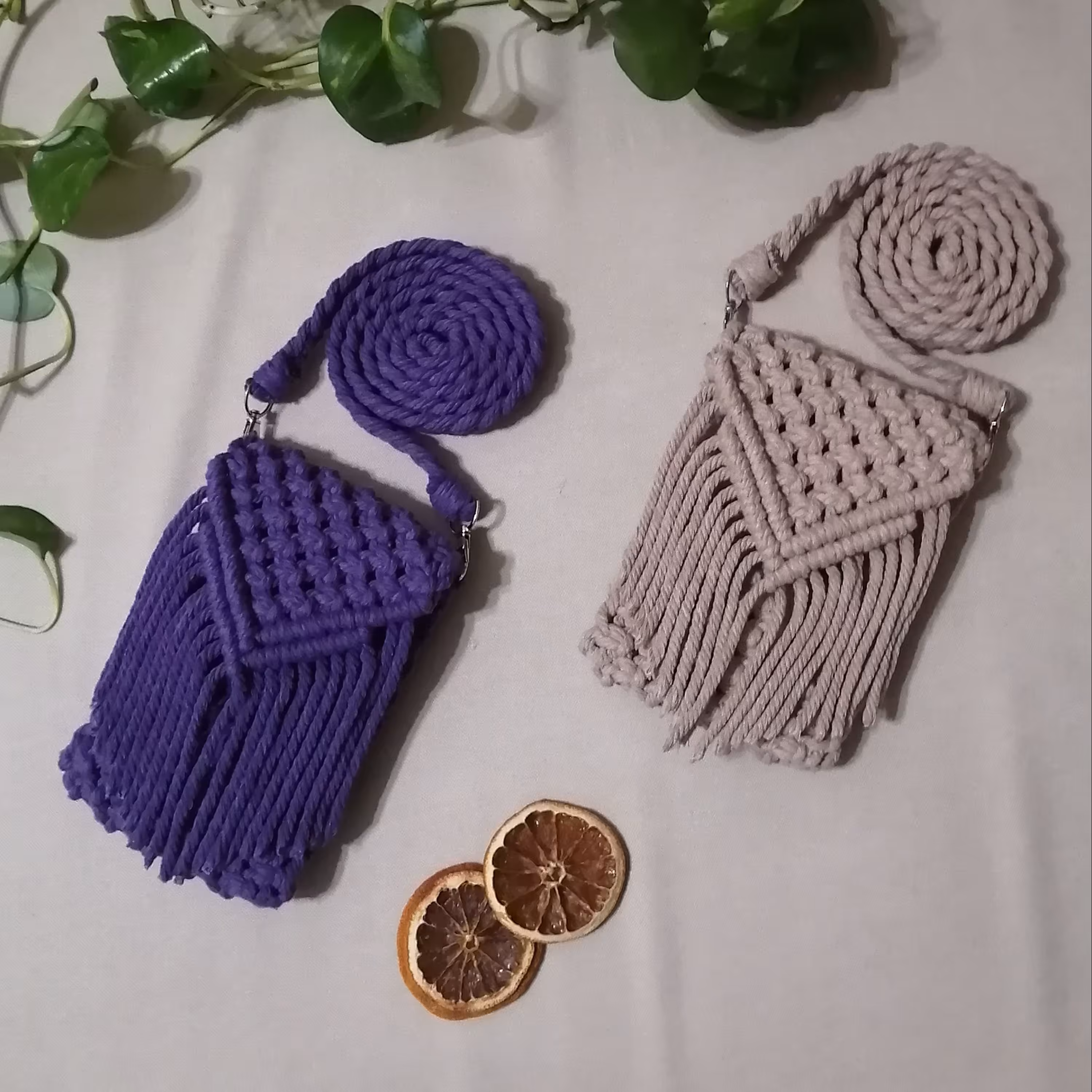 کیف موبایل مکرومه بافی هنرآنتیک رنگ نسکافه ای با بند بلند