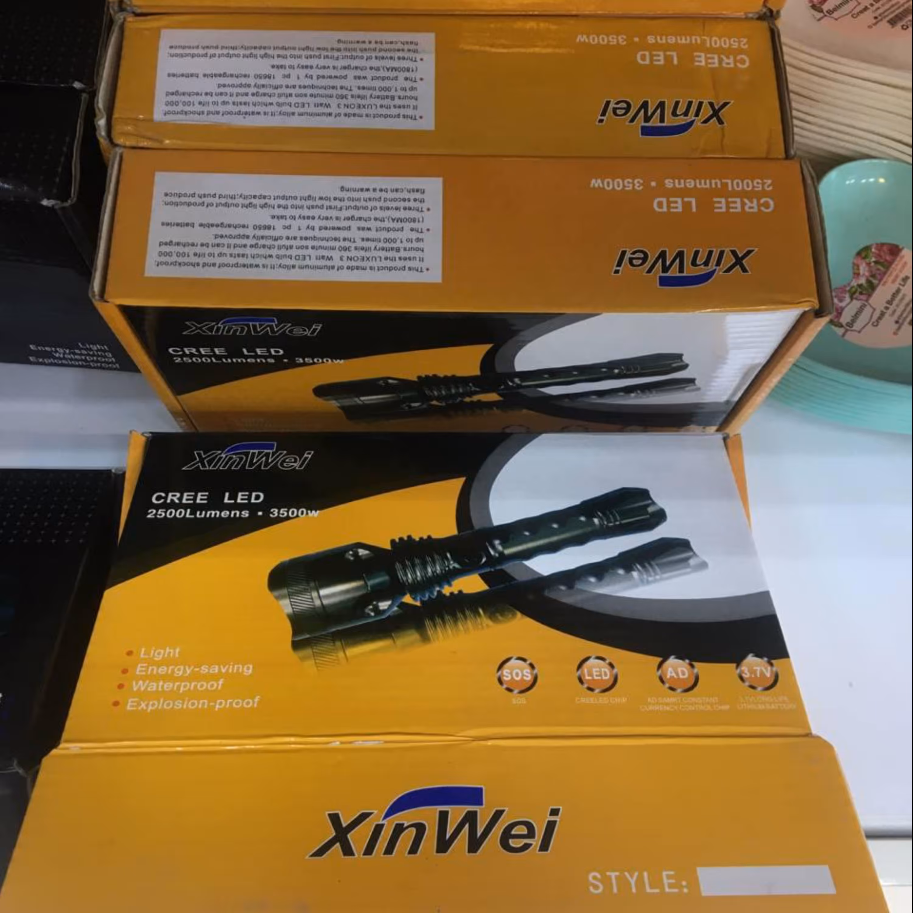 چراغ قوه پلیس سایز بزرگ زوم دار بیش از 800 متر 3500 وات دارای 2500لومنز حرفه ای 