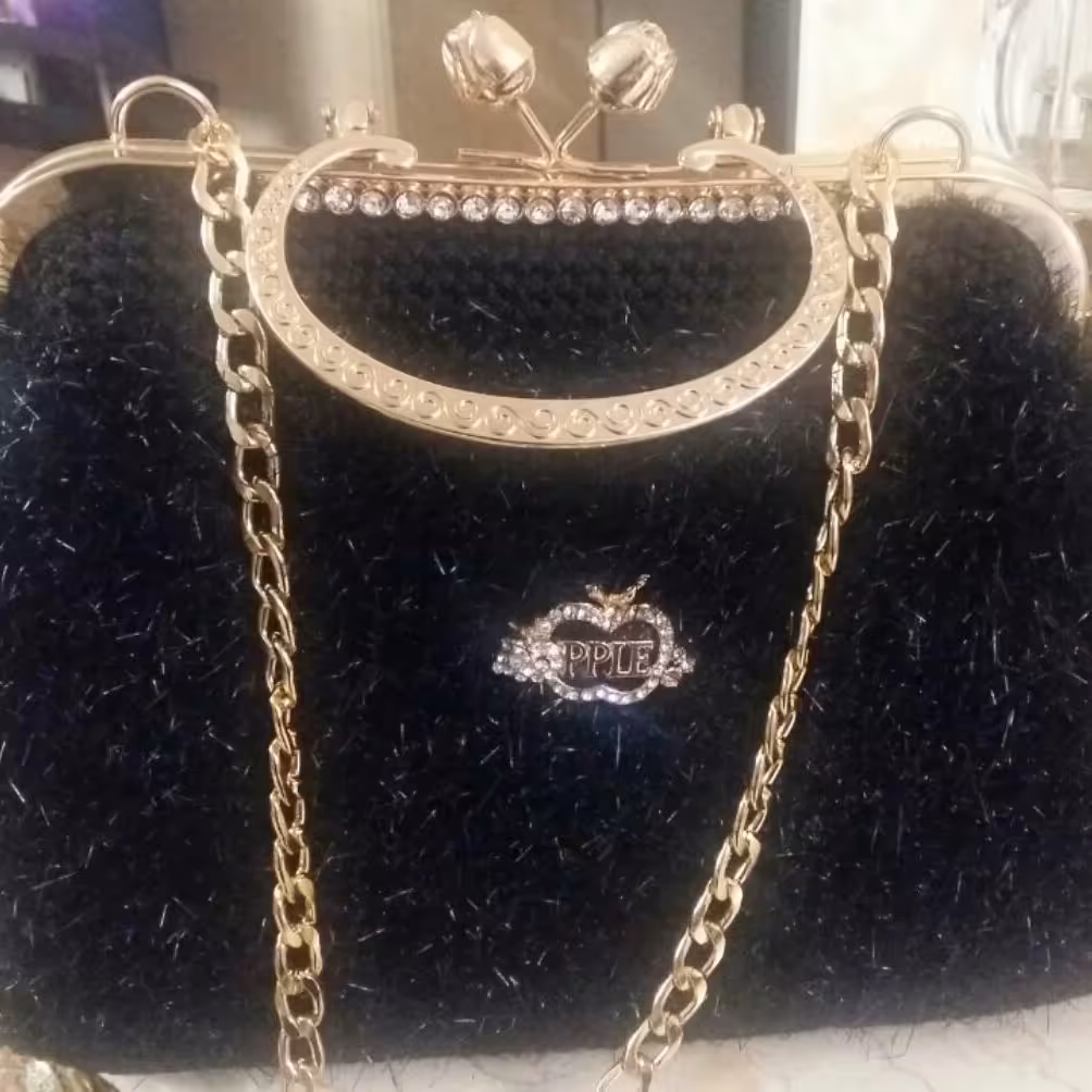 کیف مجلسی
جنس نخ یوموش وزن 500
رنگ مشکی