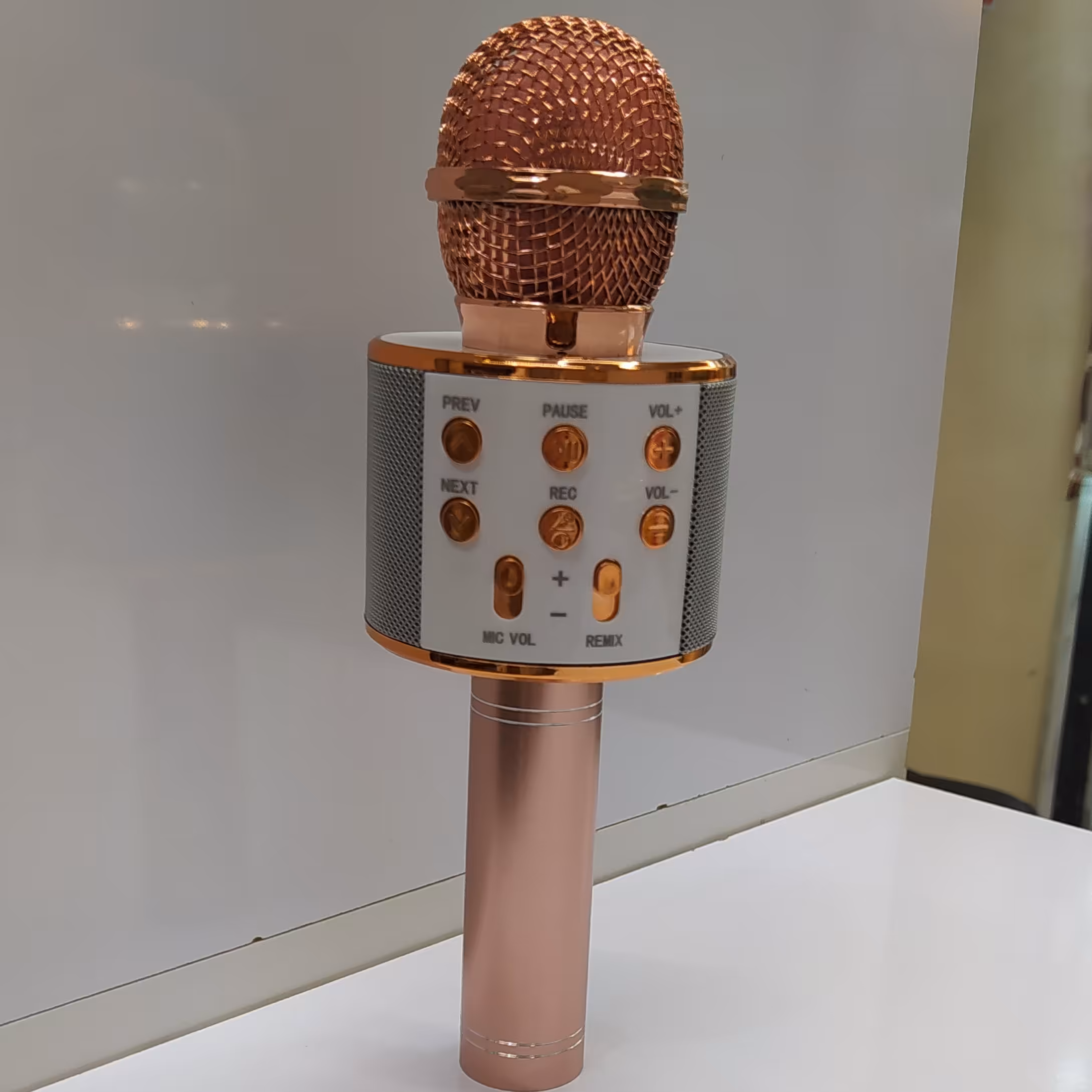 اسپیکر مدل بلندگو موجود در سه رنگ گلد.صورتی و رز گلد مونتاژ جدید و با کیفیت 