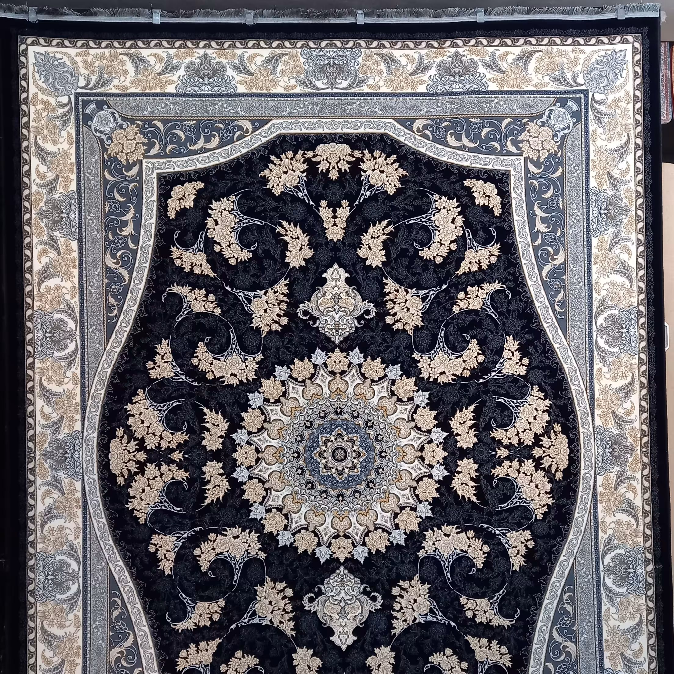 فرش 700 شانه طلاکوب و تراکم 2550 با ارسال رایگان در ابعاد 3 در 4 سرمه ای