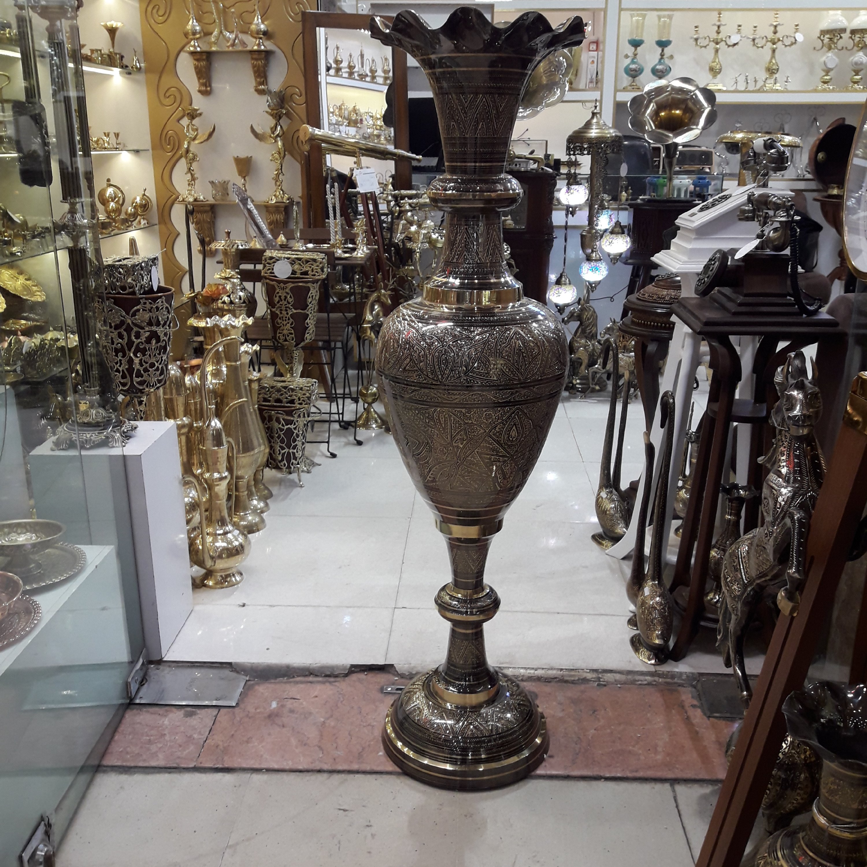 گلدان سیاه قلم معمولی صنایع دستی پاکستان