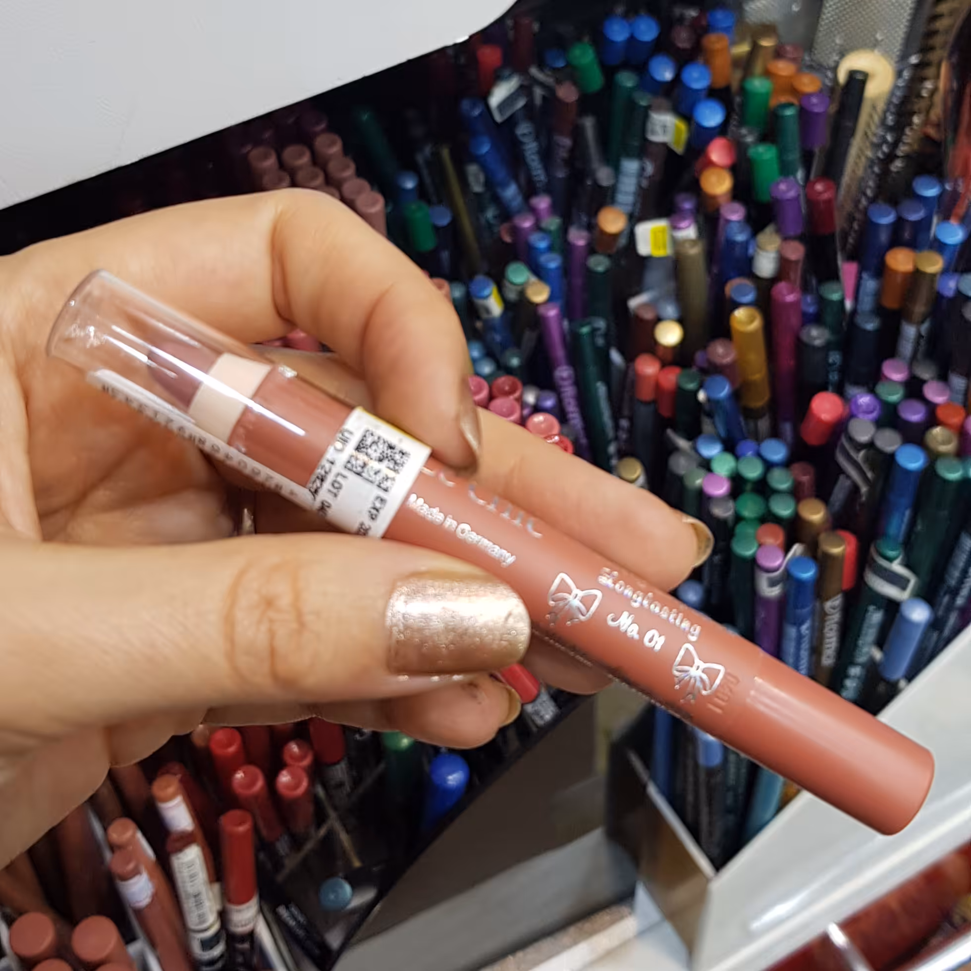 رژلب مدادی لچیک اصل شماره 01