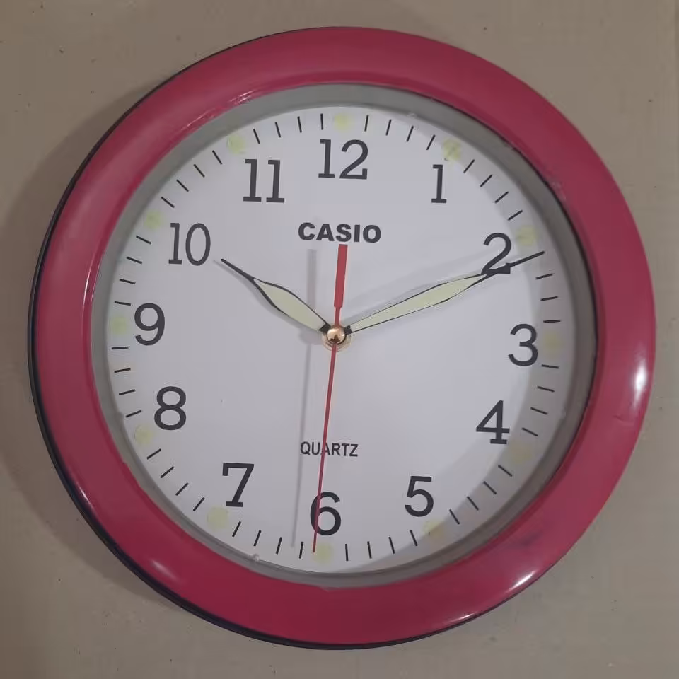 ساعت دیواری آرام گرد شب نما  کد180