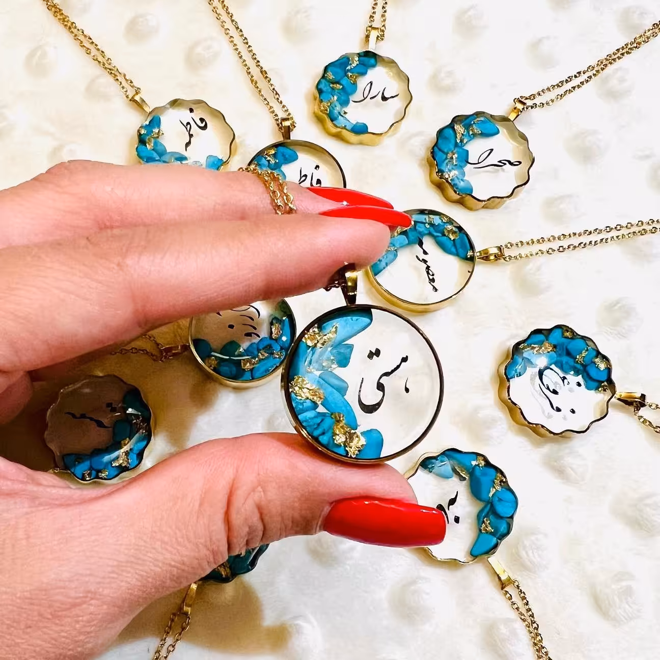 گردنبند رزینی سنگ فیروزه قابل اجرا با اسم مورد نظر شما