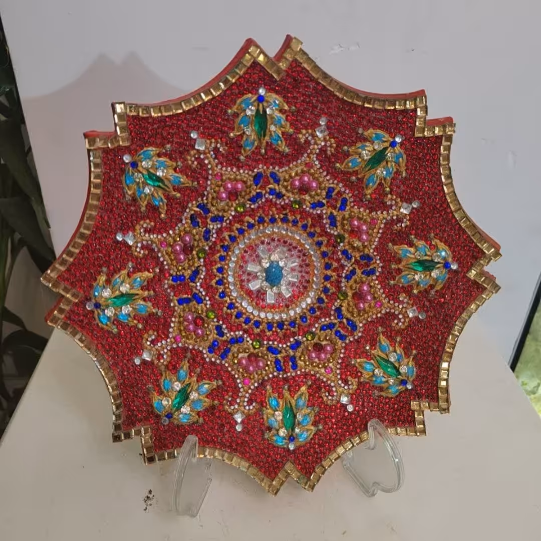 بشقاب دکوراتیو و تزیینی  سفالی طرح چشم زخم وکارشده با نگین جهت  دکوری یا هدیه