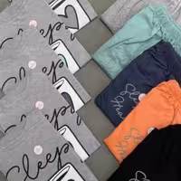 ست  تیشرت  و شلوارک 
جنس  پنبه 
8 رنگ  
جنس پنبه 
کیفیت و دوخت  عالی 

