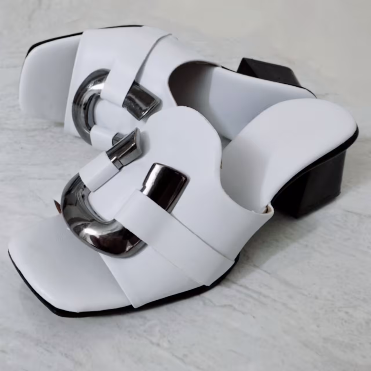 صندل پاشنه دار نعل اسبی