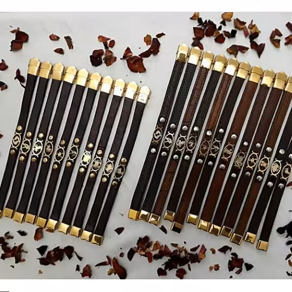 دست بند چرم طبیعی گاو دست دوز پلاک ماه تولد