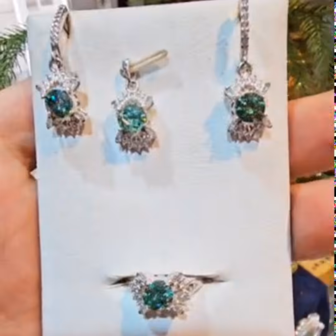 نیم ست موزانایت اصلی
الماس روسی   
نقره عیار 925ارسال رایگان 