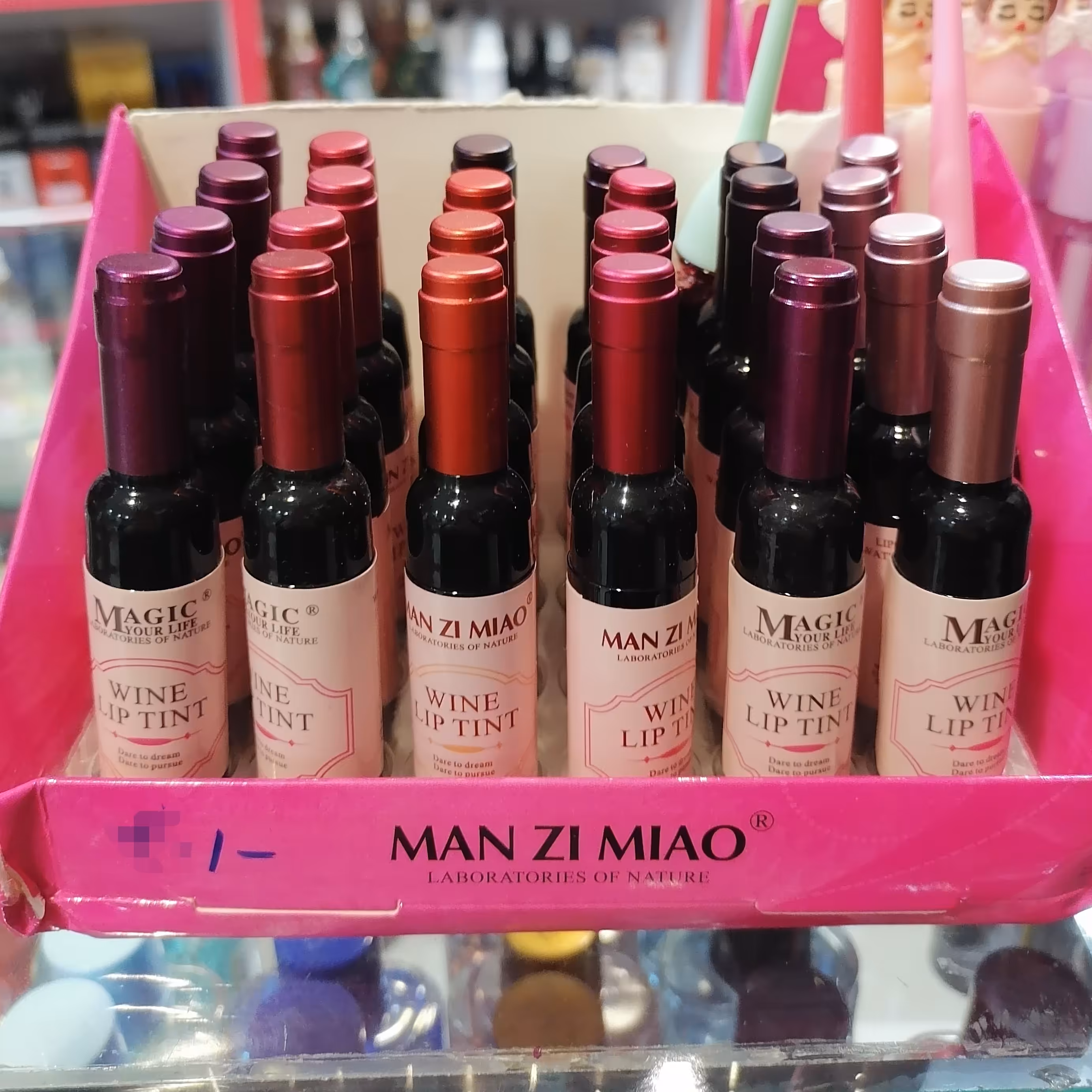 تینت لب شرابی مجیک جایگزین مناسبی برای رژلب،بدون پوسته پوسته شدن و ترک به لب ها رنگ میده ( ارسال به صورت رندوم) 