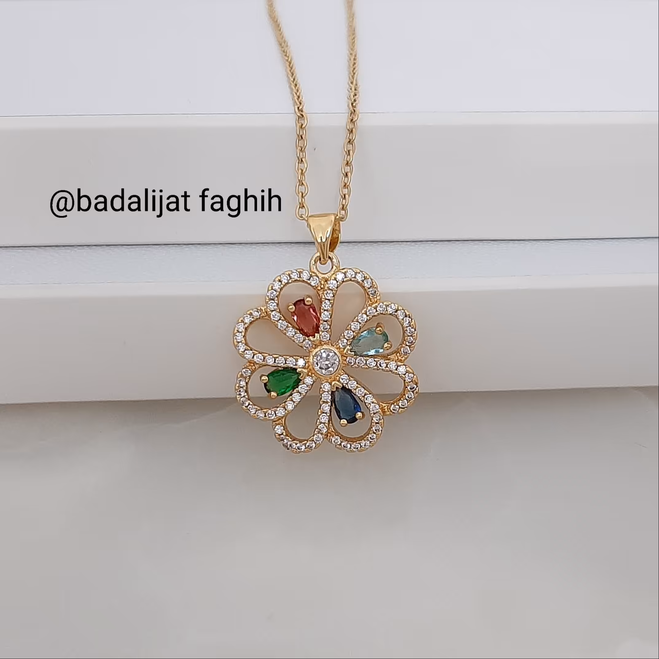 پلاک زنجیر سنک رنگی فوق العاده شیک طرح طلا و آبکاری طلا شده و رنگ ثابت 