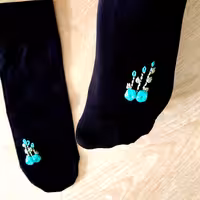 جوراب گلدوزی با دست طرح  لاله رنگ فیروزه ای