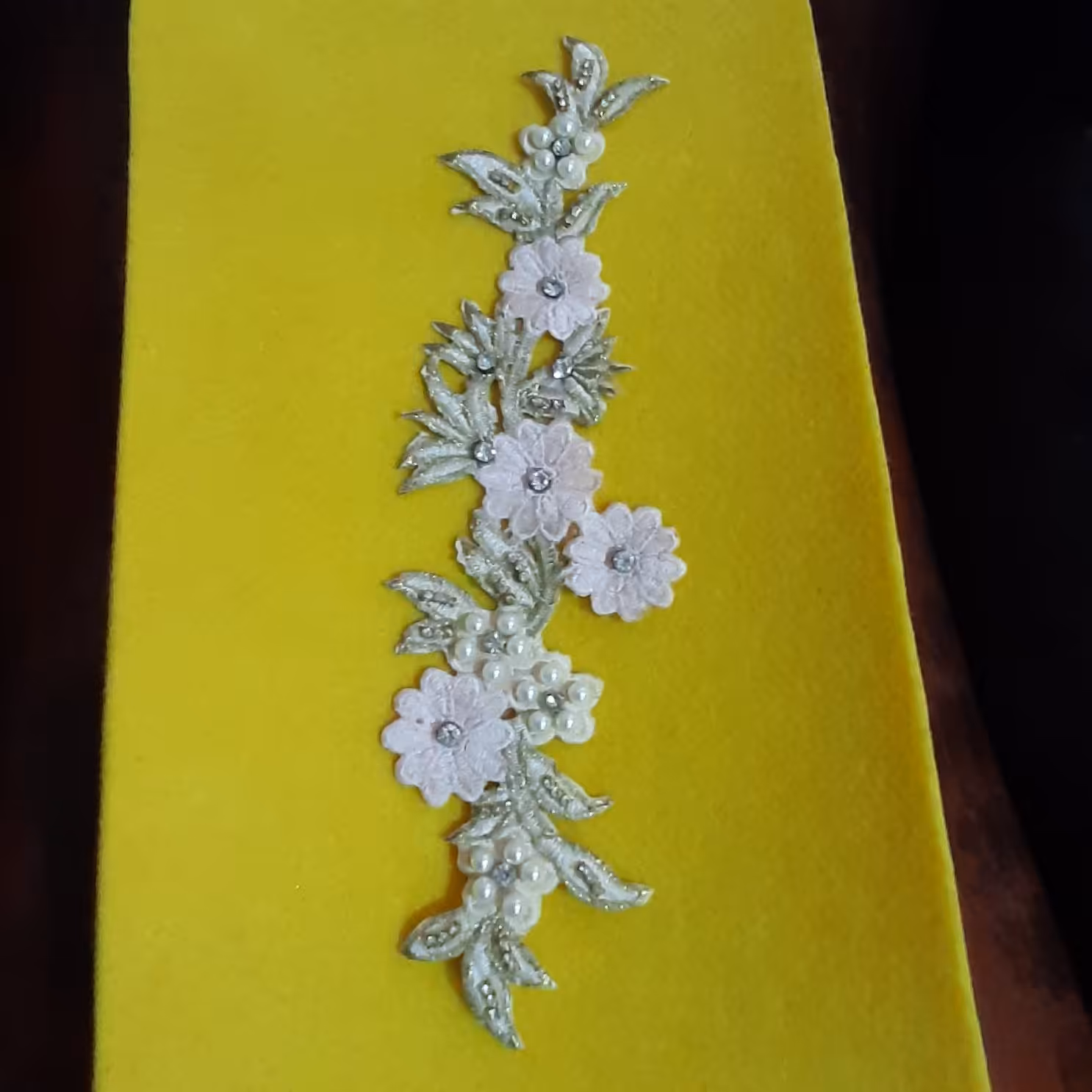 پنل لباس مجلسی. صورتی  طرح گل و برگ . وارداتی . نگین و مروارید دوز 