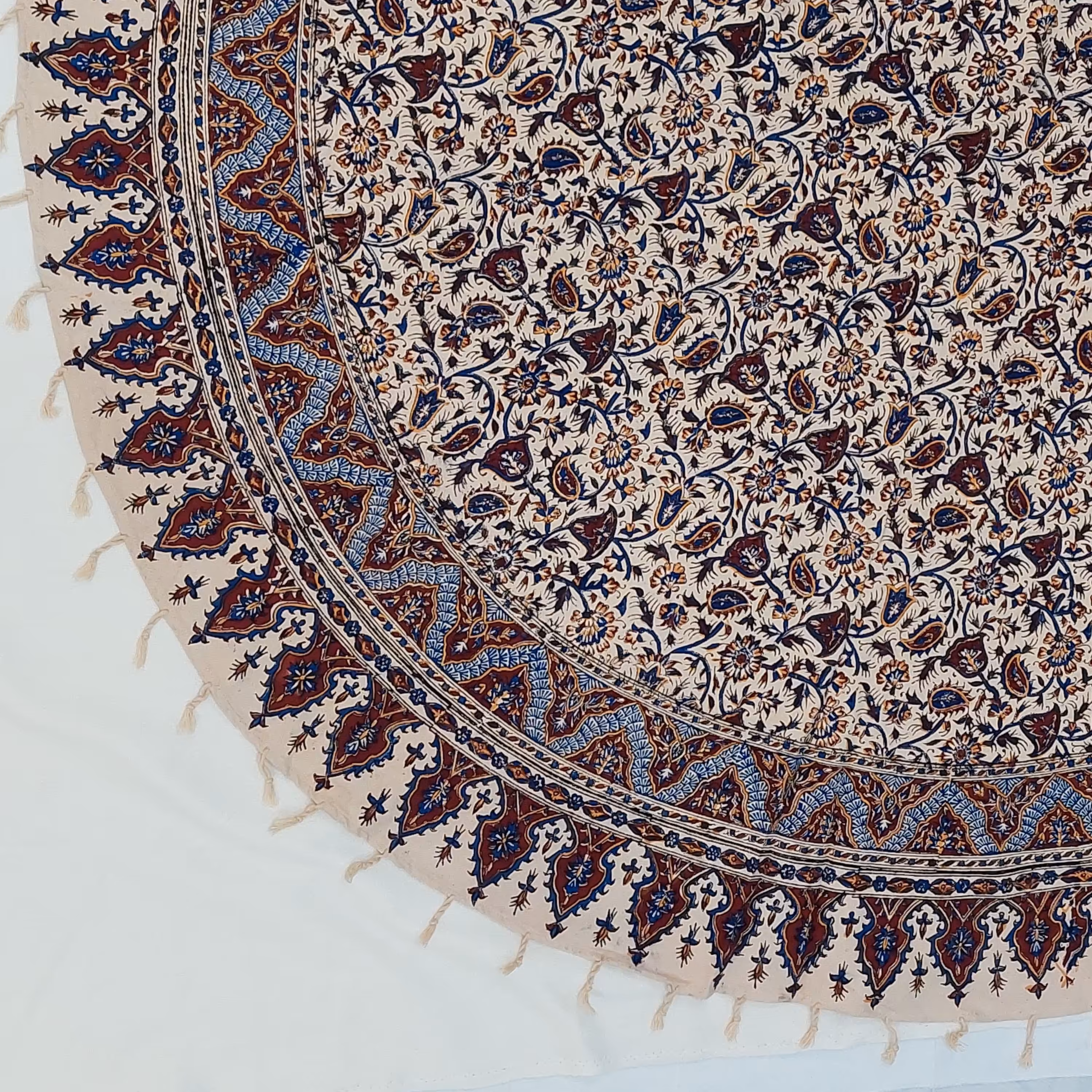 رومیزی قلمکار گرد قطر150  طرح گل شیپوری