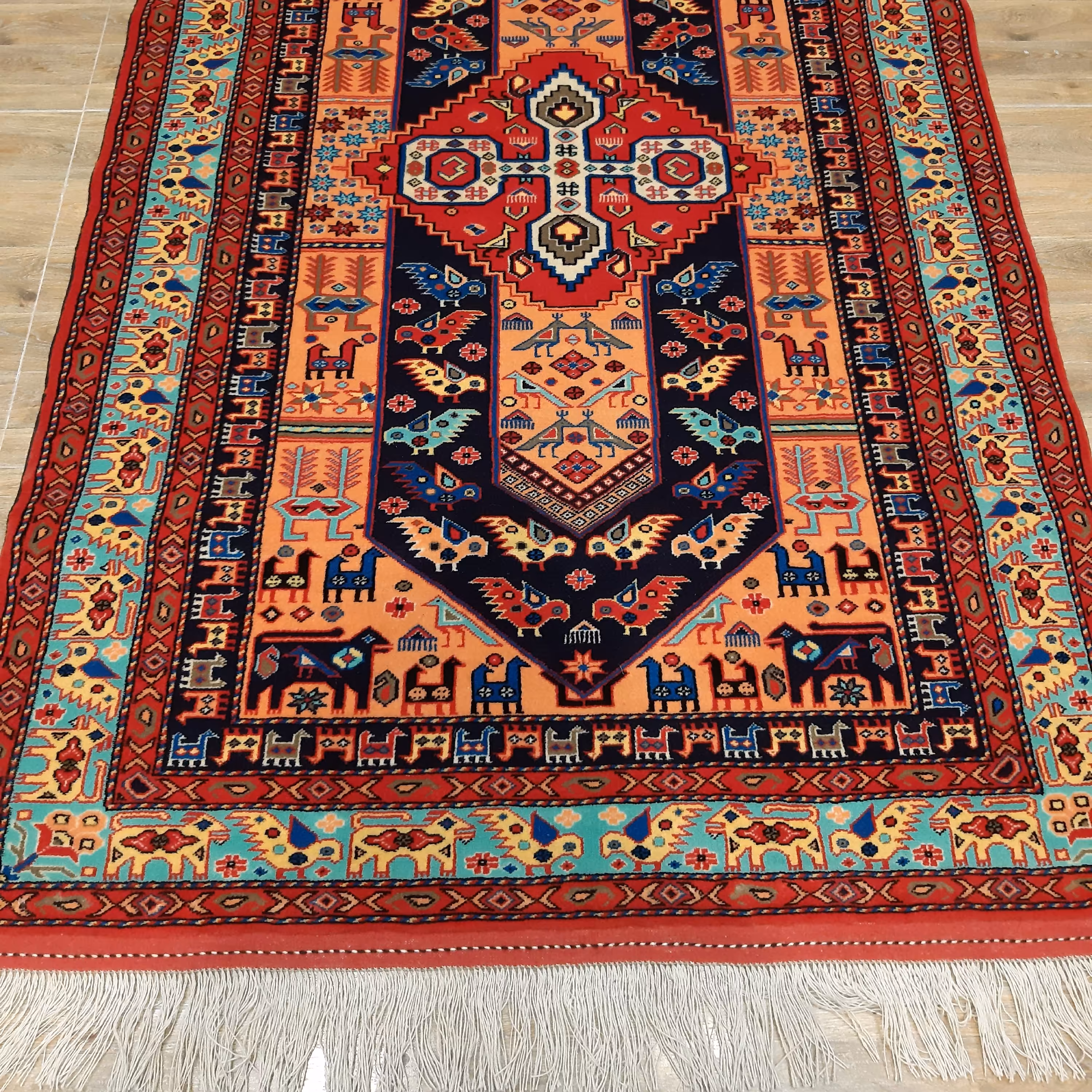 قالیچه زیبای دستبافت ، طرح قشقایی، 3 متری، ارسال رایگان، ریزبافت ،پشم