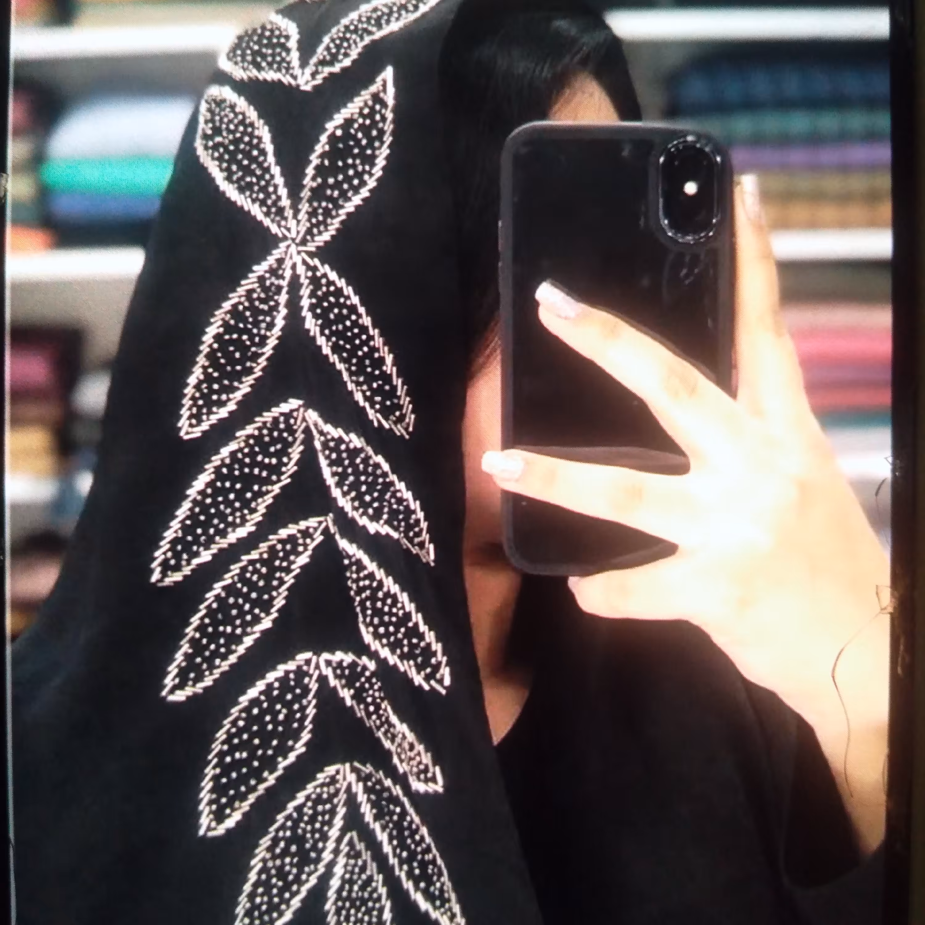 شال جواهردوزی و سنگدوزی با متریال اصل و درجه یک ب سفارش مشتری جنس و طرح ب انتخاب مشتری