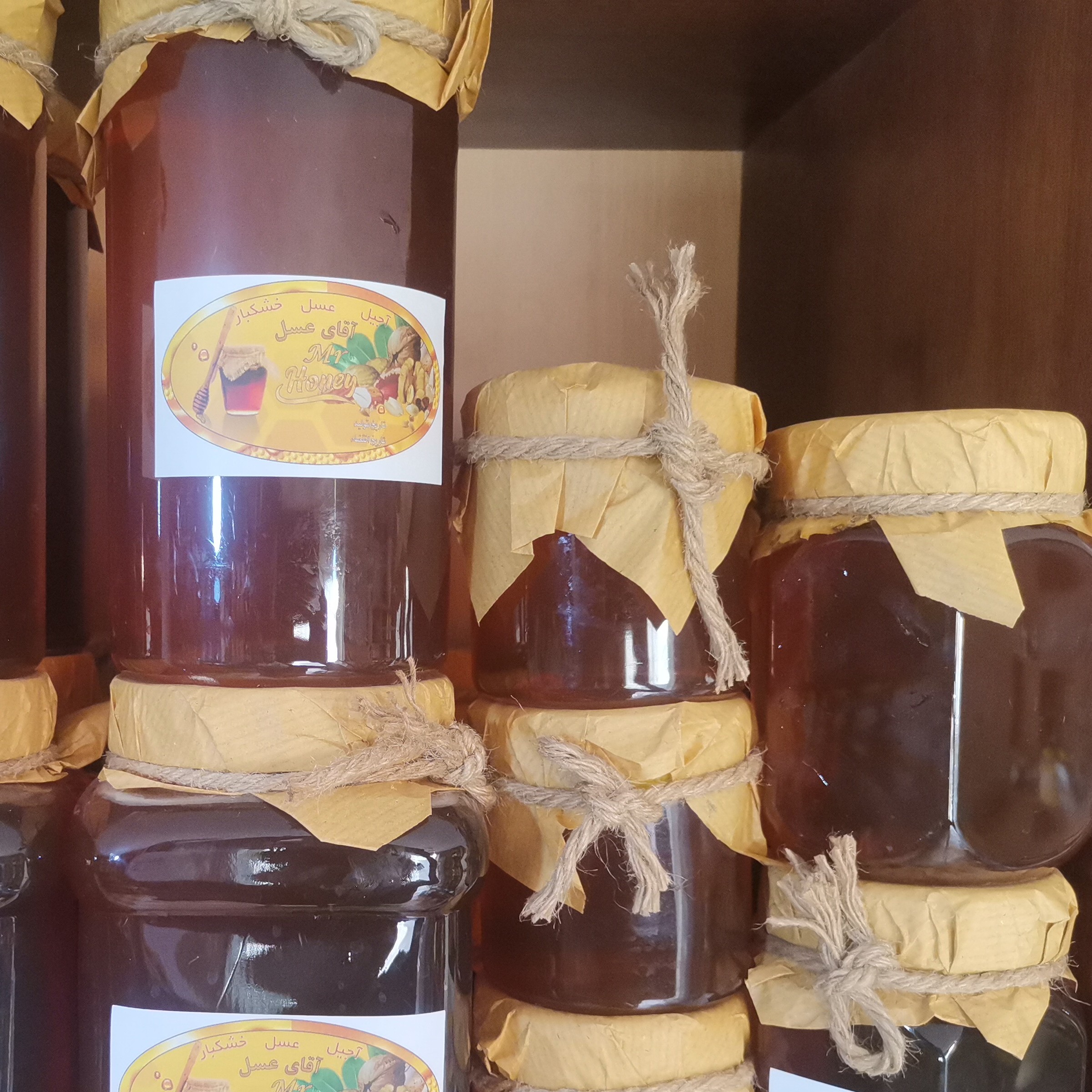 عسل پاییز ه محصول شهرستان زیبای رابر محصول طبیعی کوههای هزار باعطر وبوی طبیعت از1000گرم تاگالنهای 28کیلویی