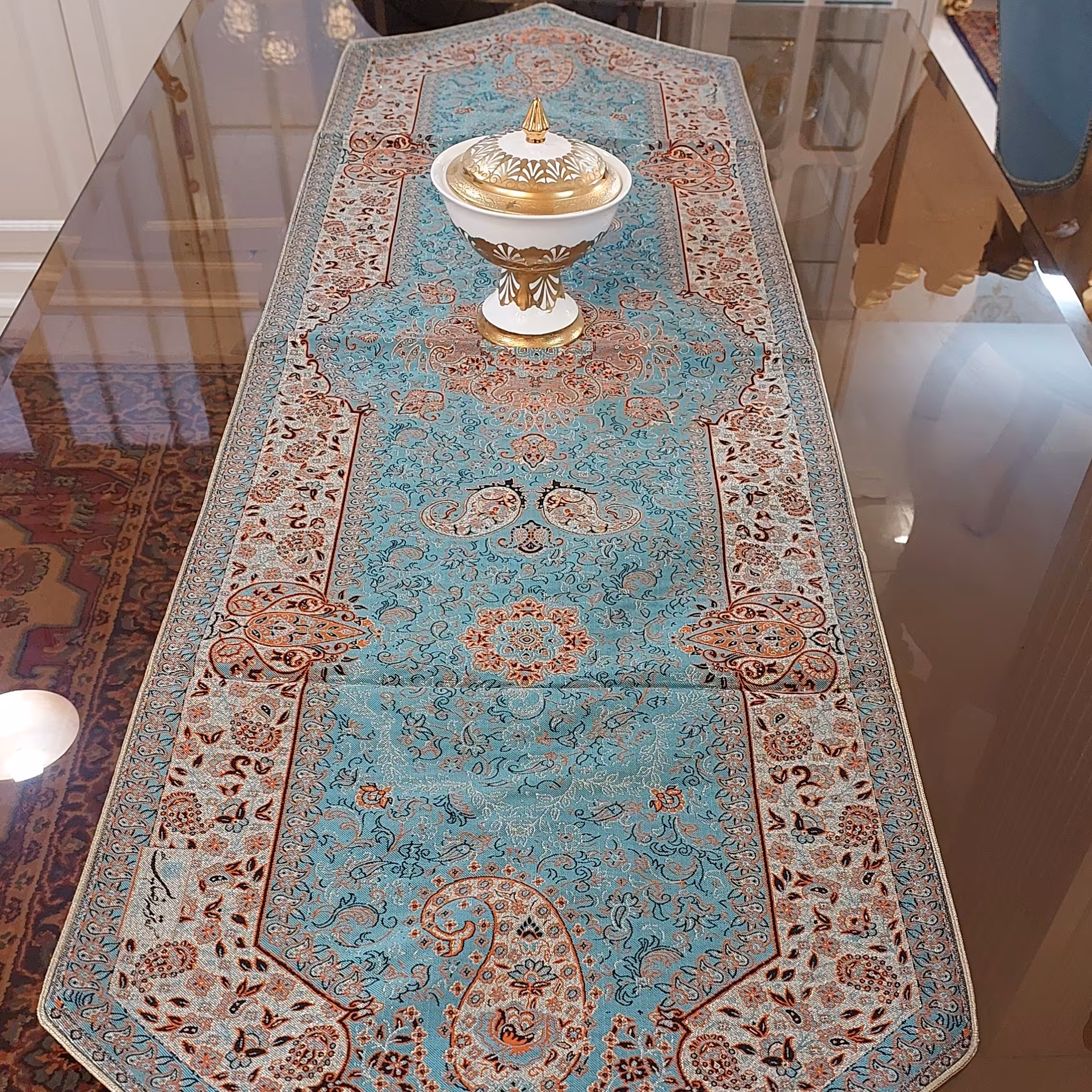  ترمه  رومیزی  برند رضایی اصل، اندازه 150 در 47 سانت مناسب رو اوپن و ناهارخوری