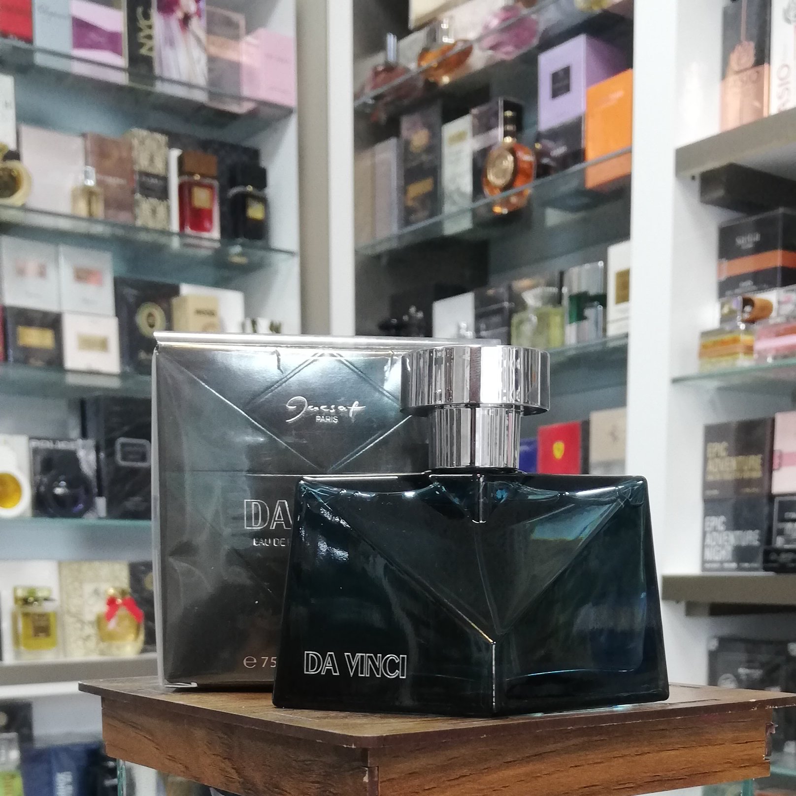 ادوپرفیوم مردانه داوینچی ژکساف 75ml
Jacsaf Da Vinci Eau De Parfum For men 75ml