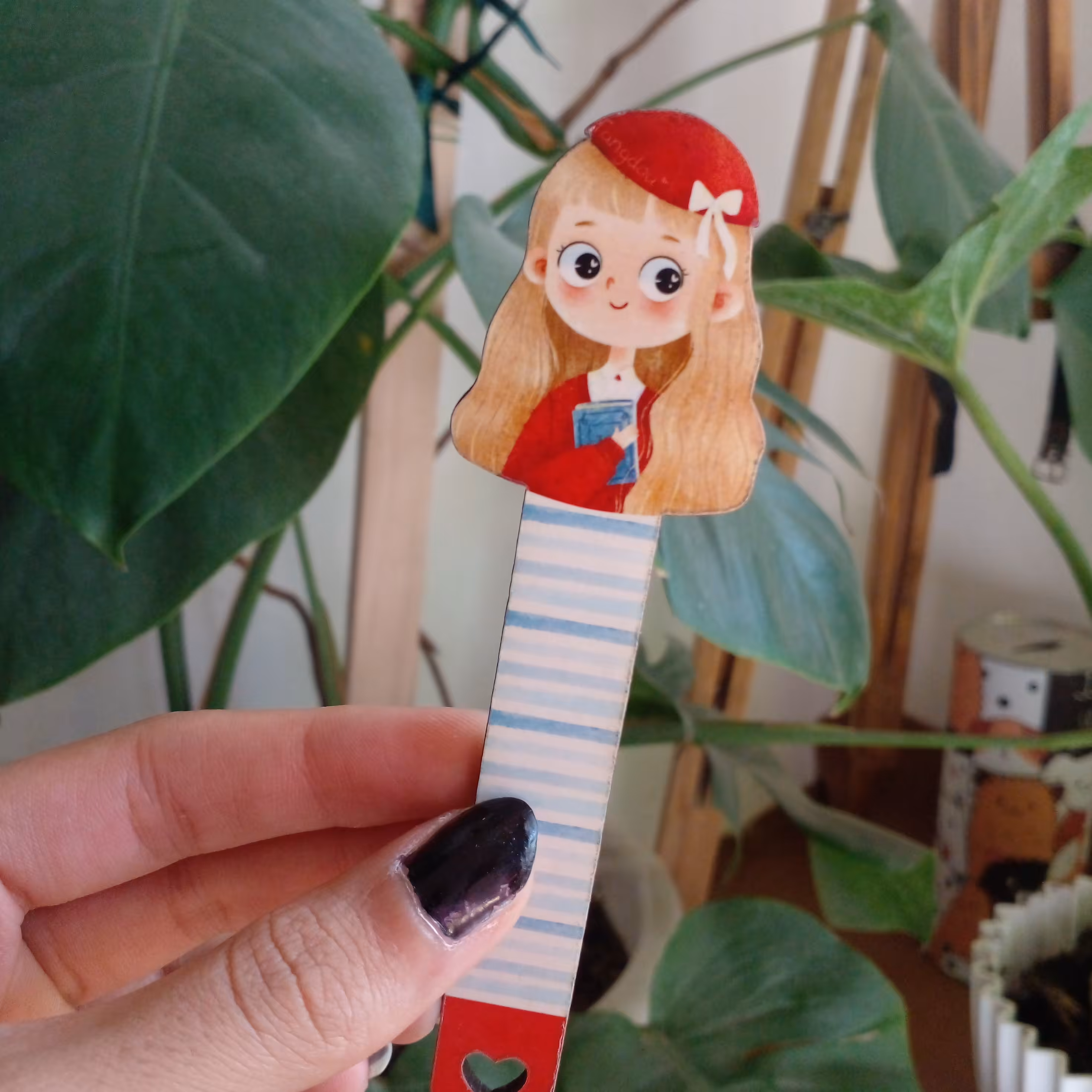 نشانگر کتاب ( بوکمارک) چوبی  طرح دختر فانتزی 