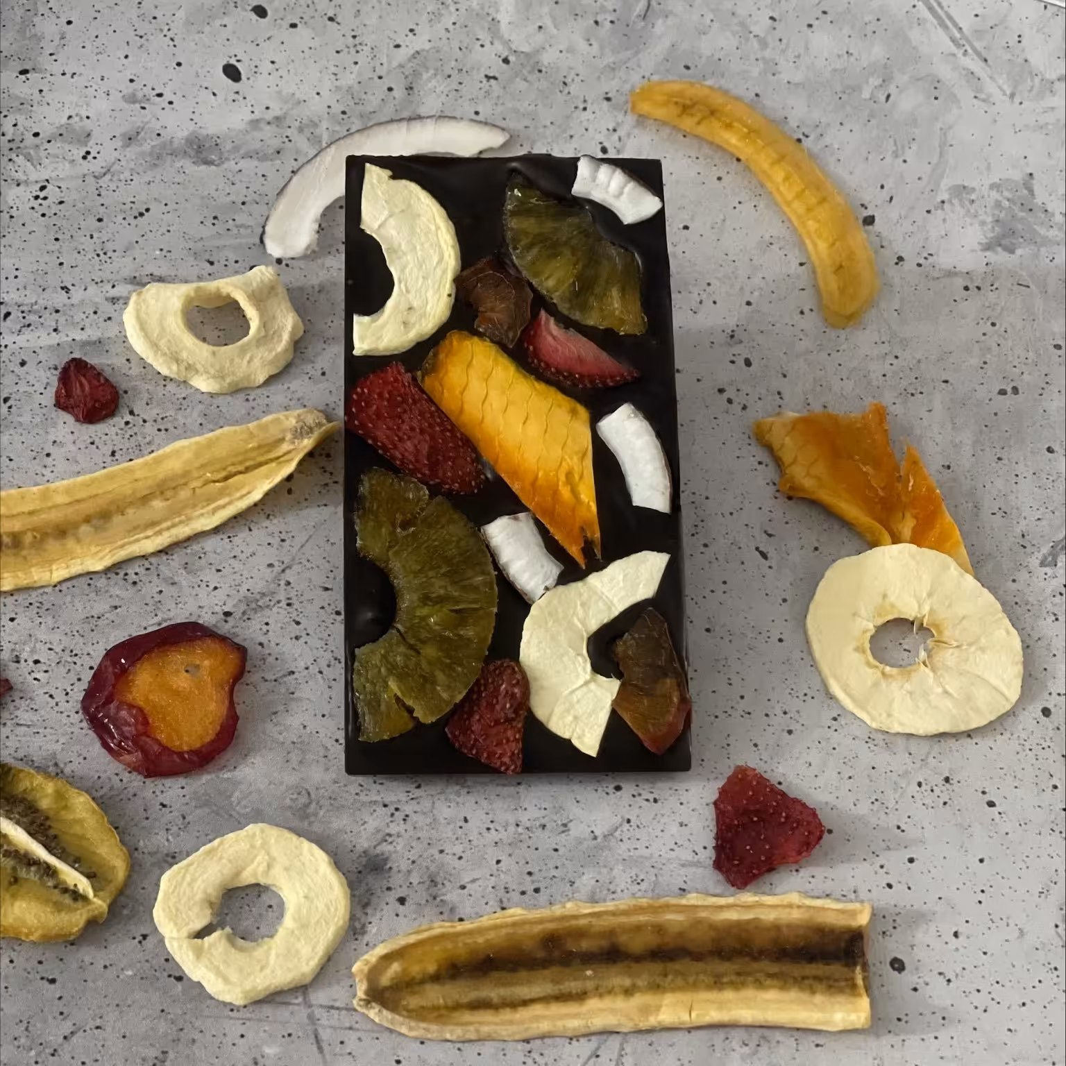 شکلات تخته ای با میوه خشک و آجیل