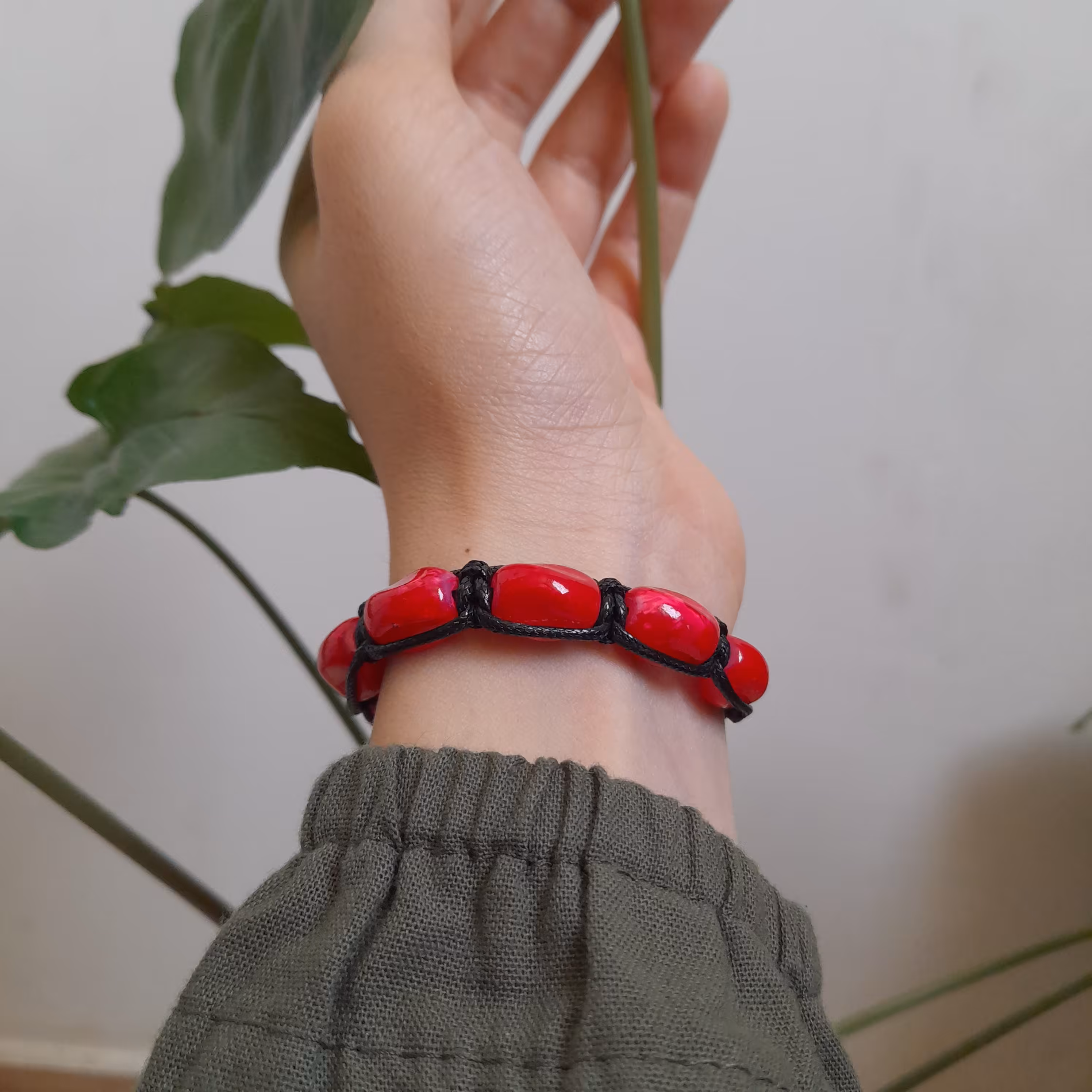 دستبند با بند چرمی قابل تنظیم