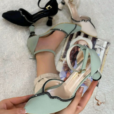 کفش پاشنه دار خاصصص