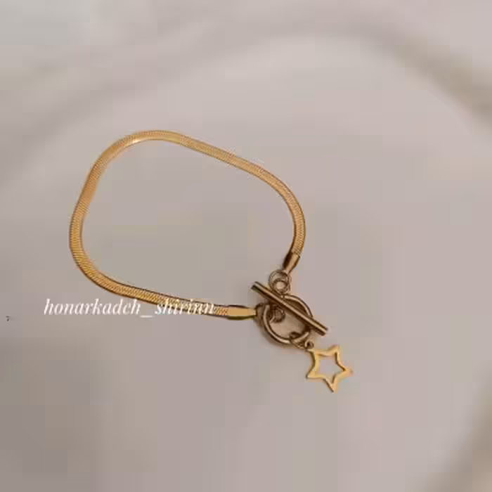دستبند ماری استیل و رنگ ثابت با آویز ستاره و قفل تی