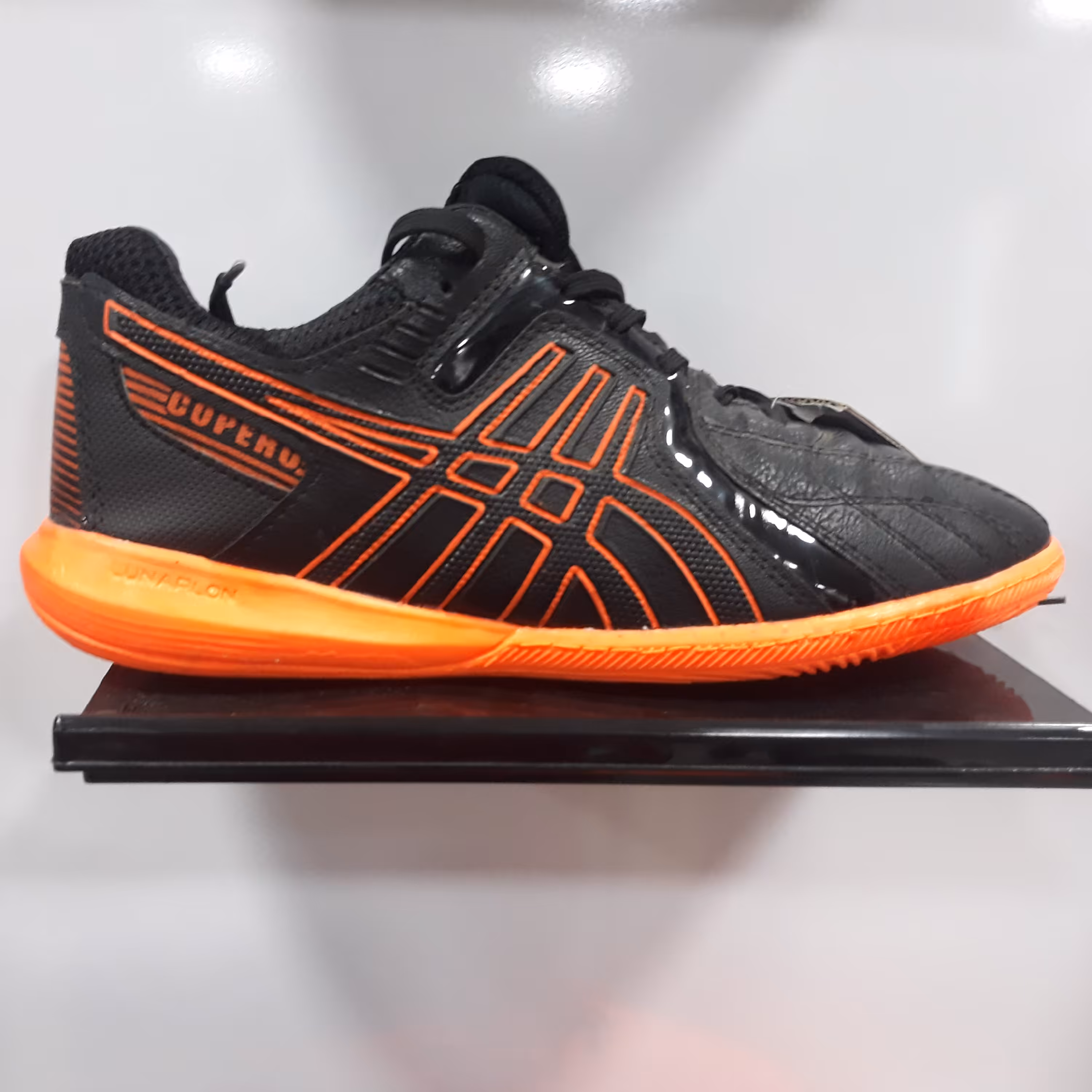 کفش فوتسال ایرانی و خارجی