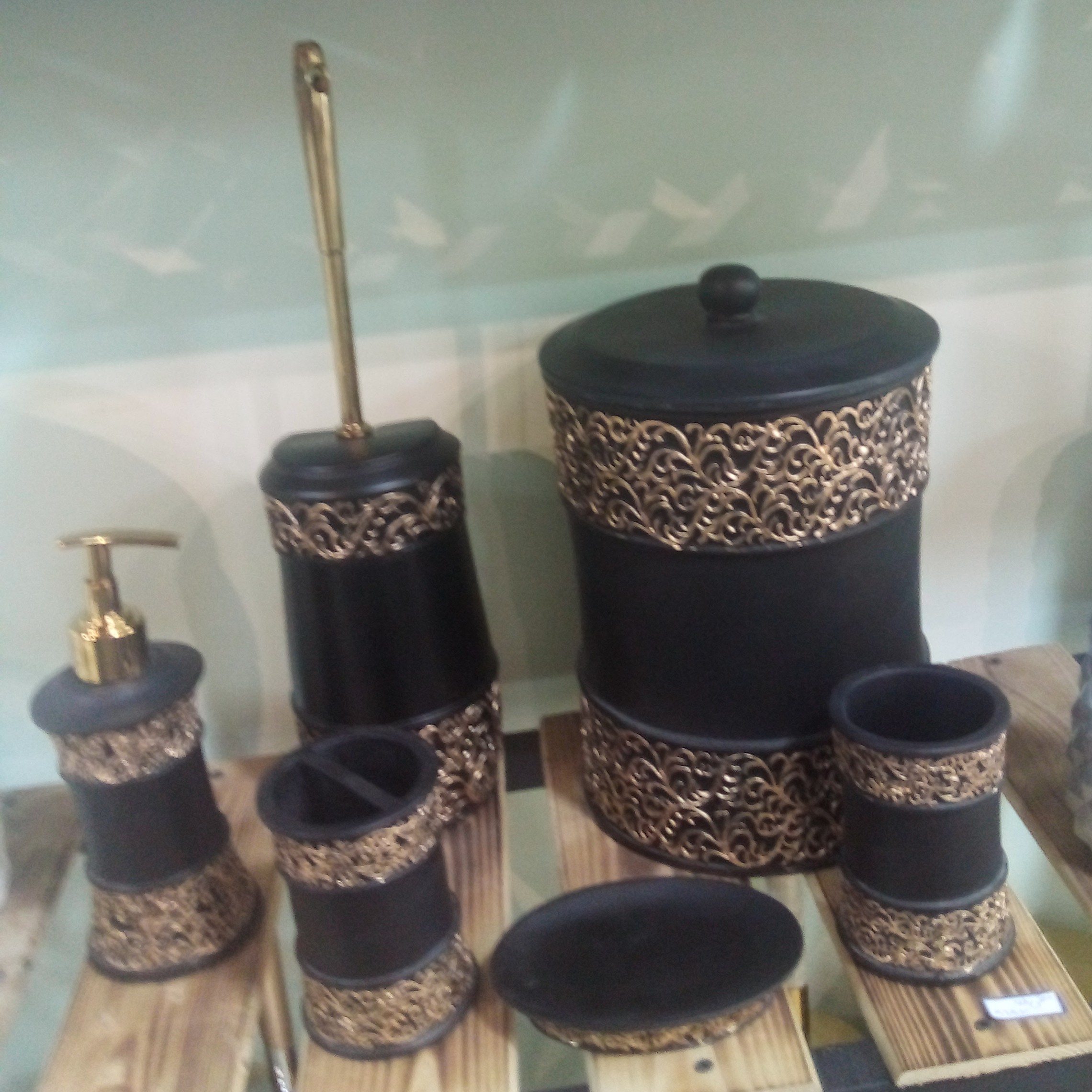 ست سرویس بهداشتی رزین مدل مشکی طلا9697(ارسال تیپاکس پس کرایه)