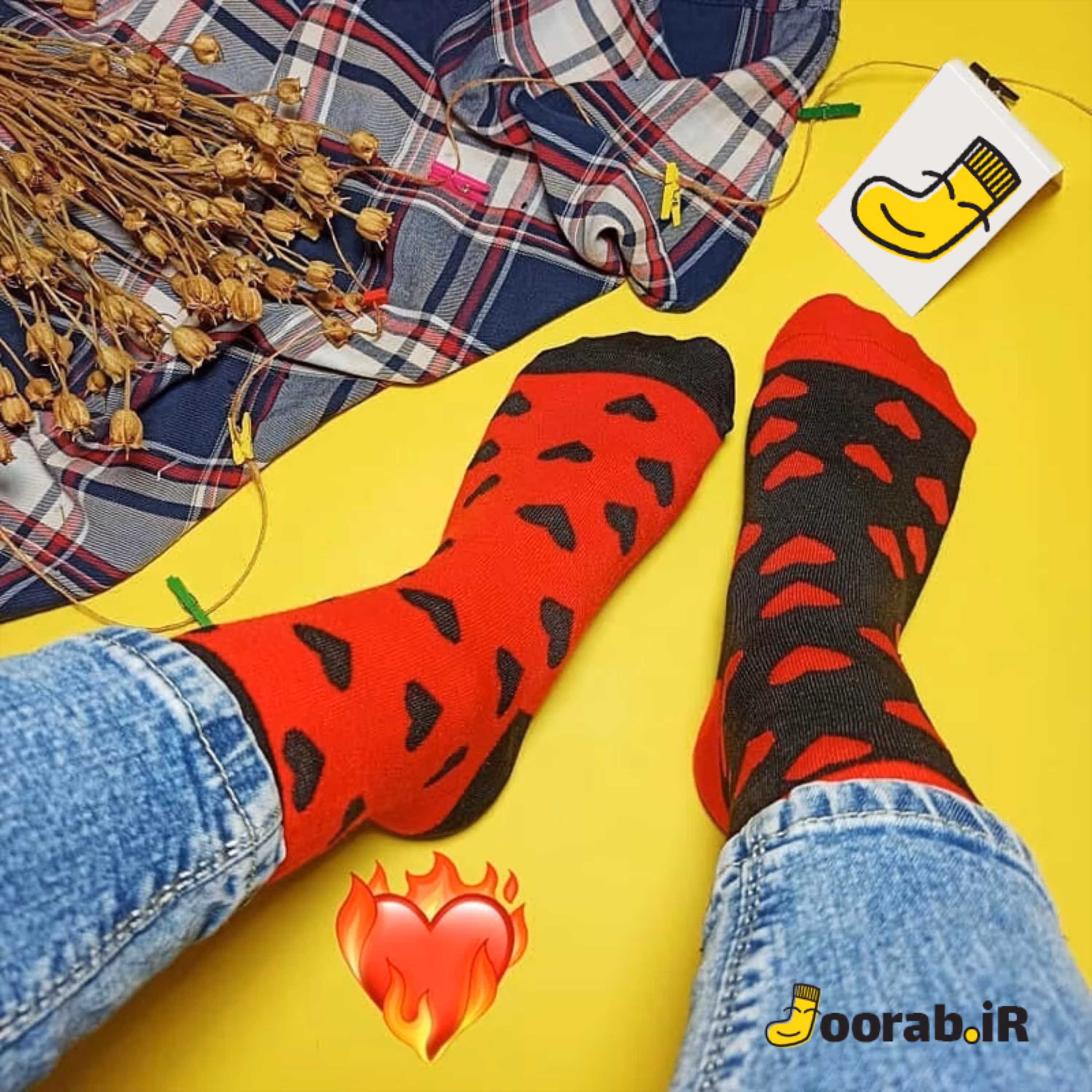 جوراب ساقدار لنگه به لنگه تابه تا قلبی قرمز مشکی