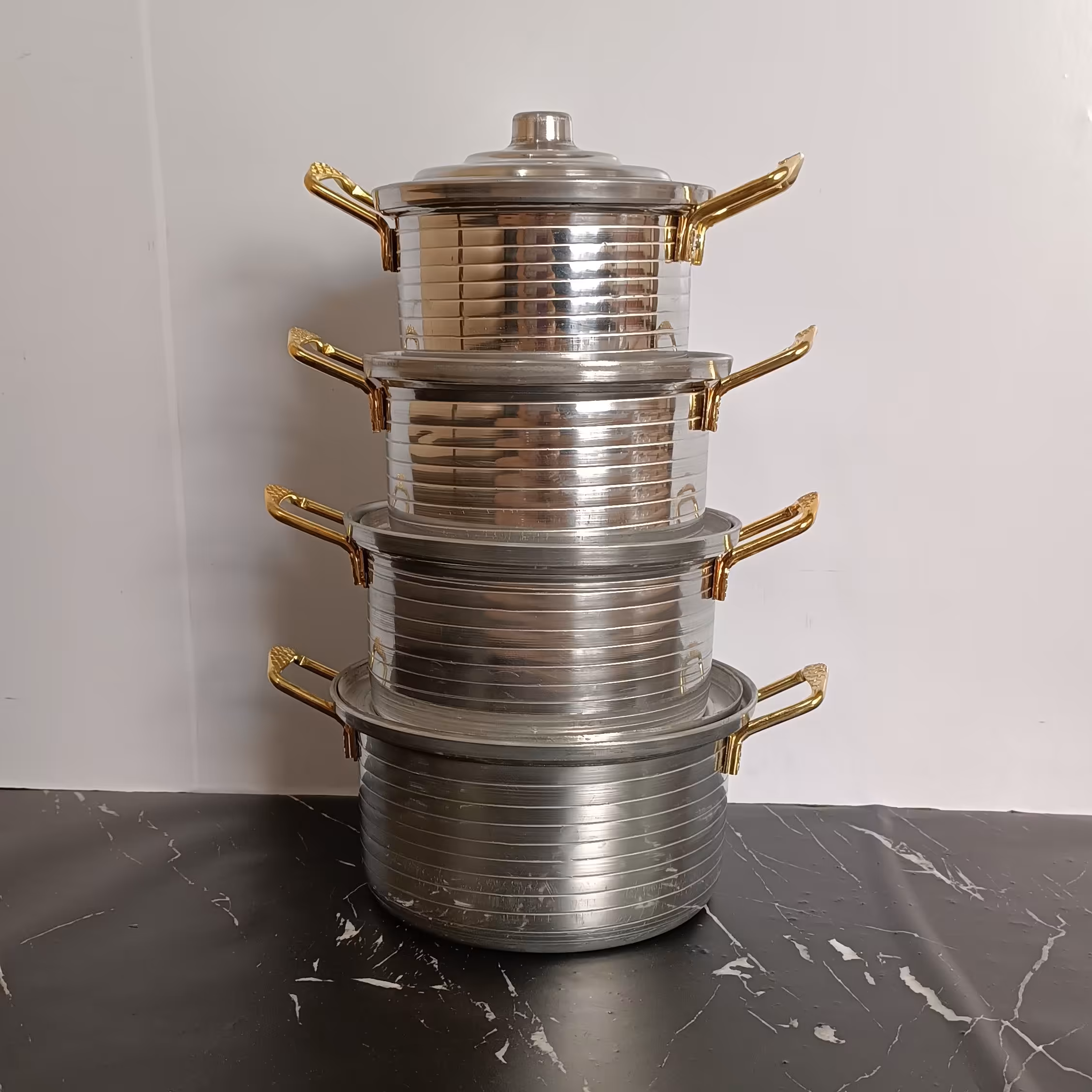 سرویس قابلمه سیسمونی خطی دسته طلایی 