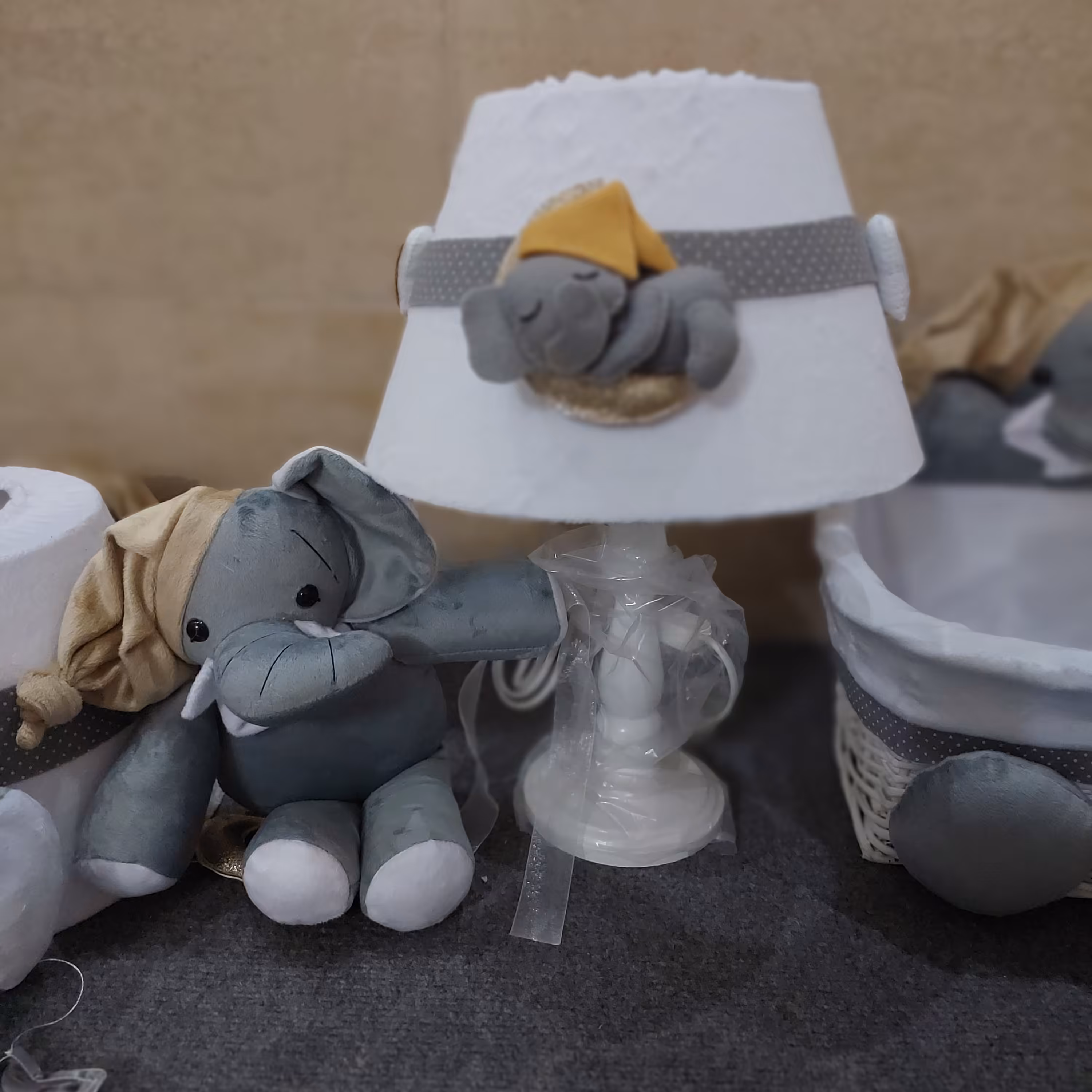 آباژور  کودک آرکولند تم فیل