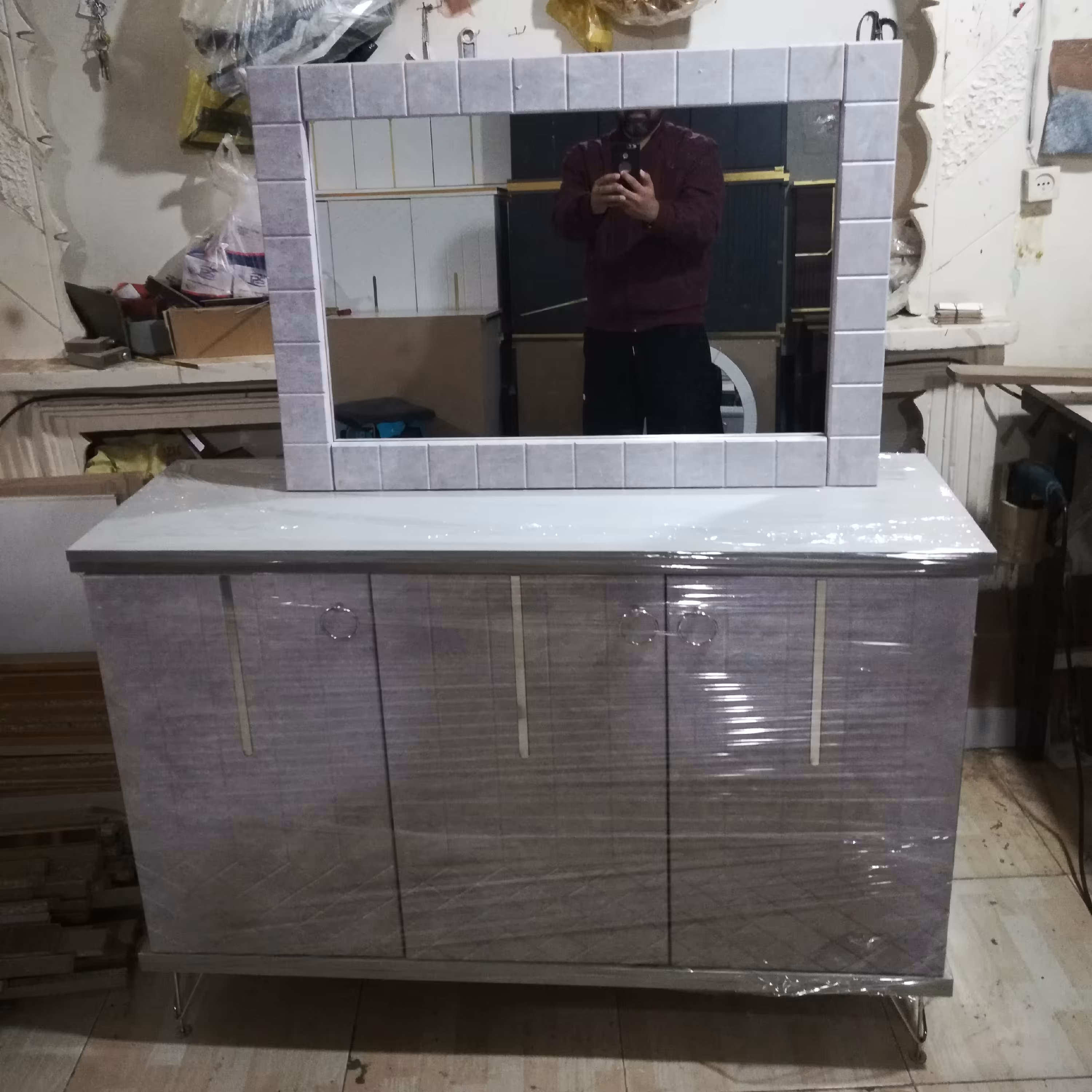 کنسول آینه مدل اشکی رنگ طوسی ابر و باد (نقره ای) (هزینه ارسال بر عهده مشتری  است)