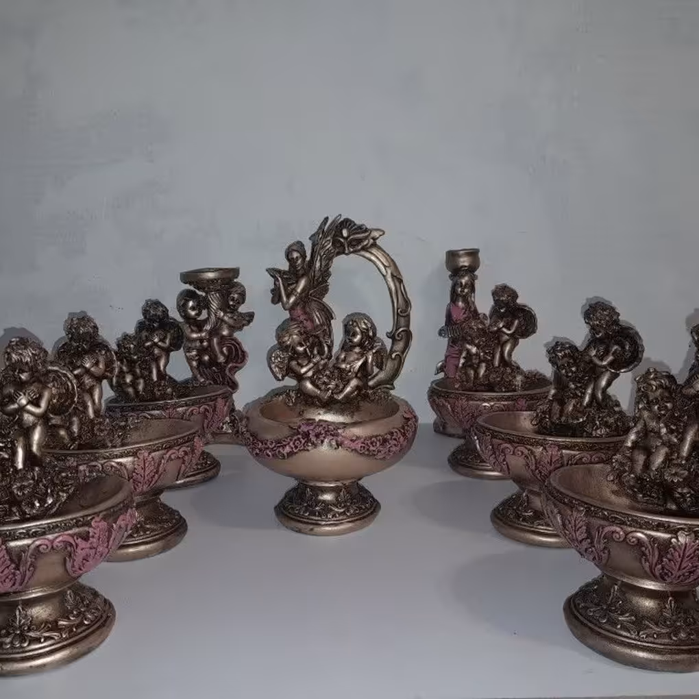 هفت سین طرح فرشته شامل 6 تیکه ظرف و اینه شمعدان و ظرف سبزه  جنس پلی استر