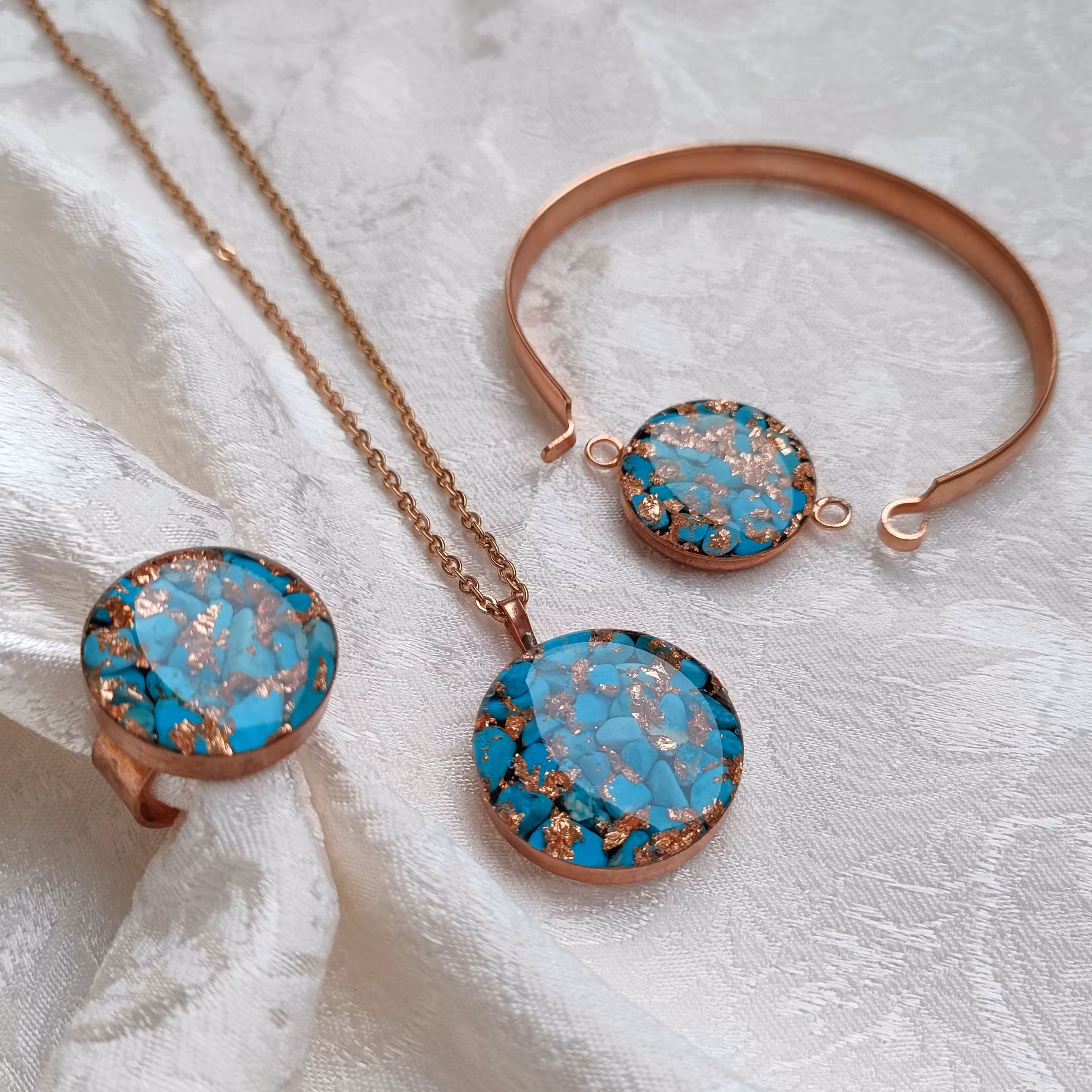 ست رزینی خرده سنگ فیروزه ای با قاب مسی 