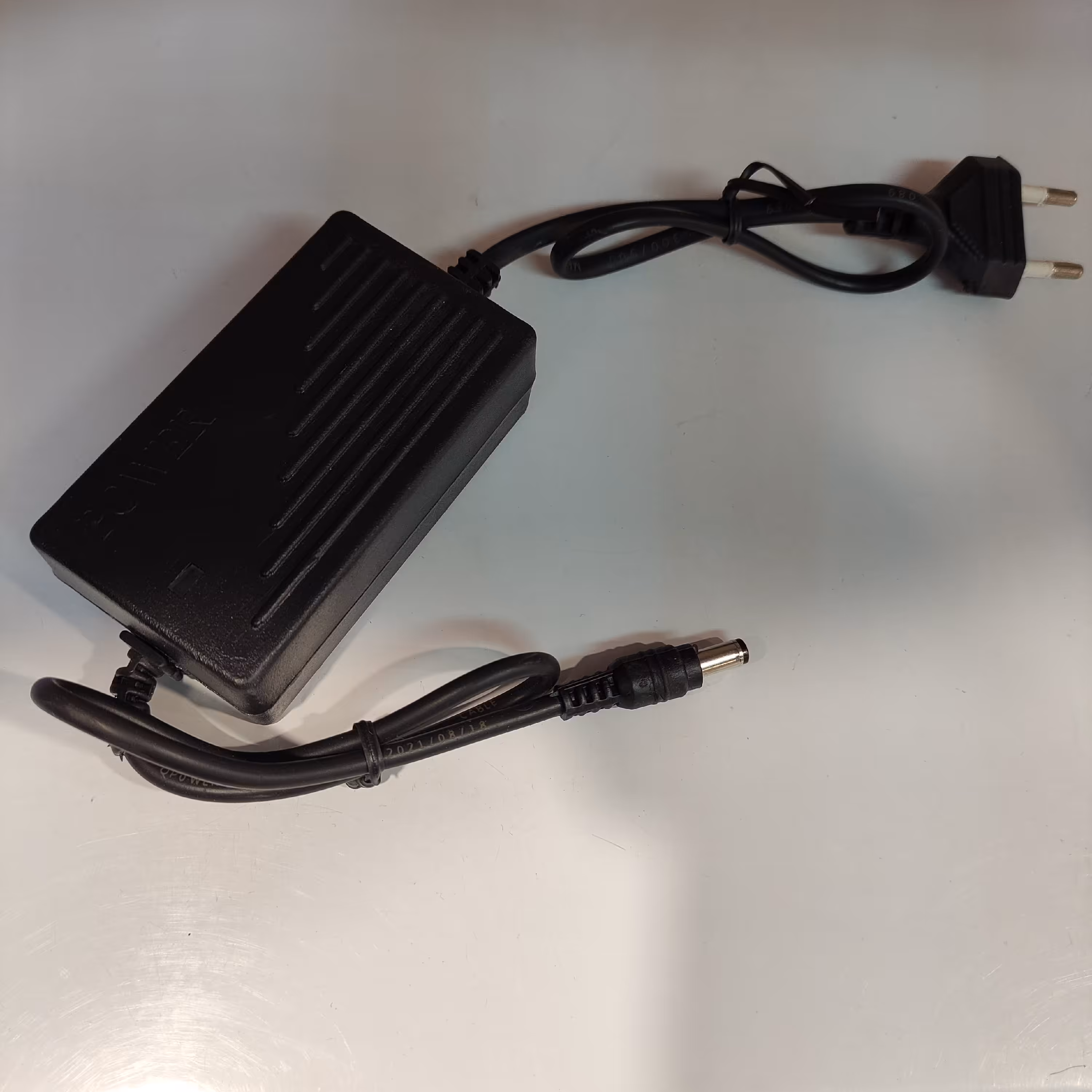 آداپتور  12 ولت 2 آمپر (پس کرایه)