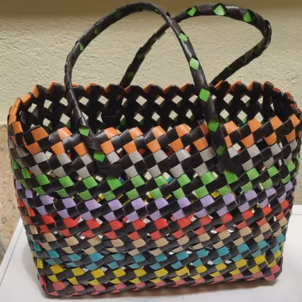 ساک های خرید وساحلی در رنگها ی مختلف ومتنوع بسیار مقاوم