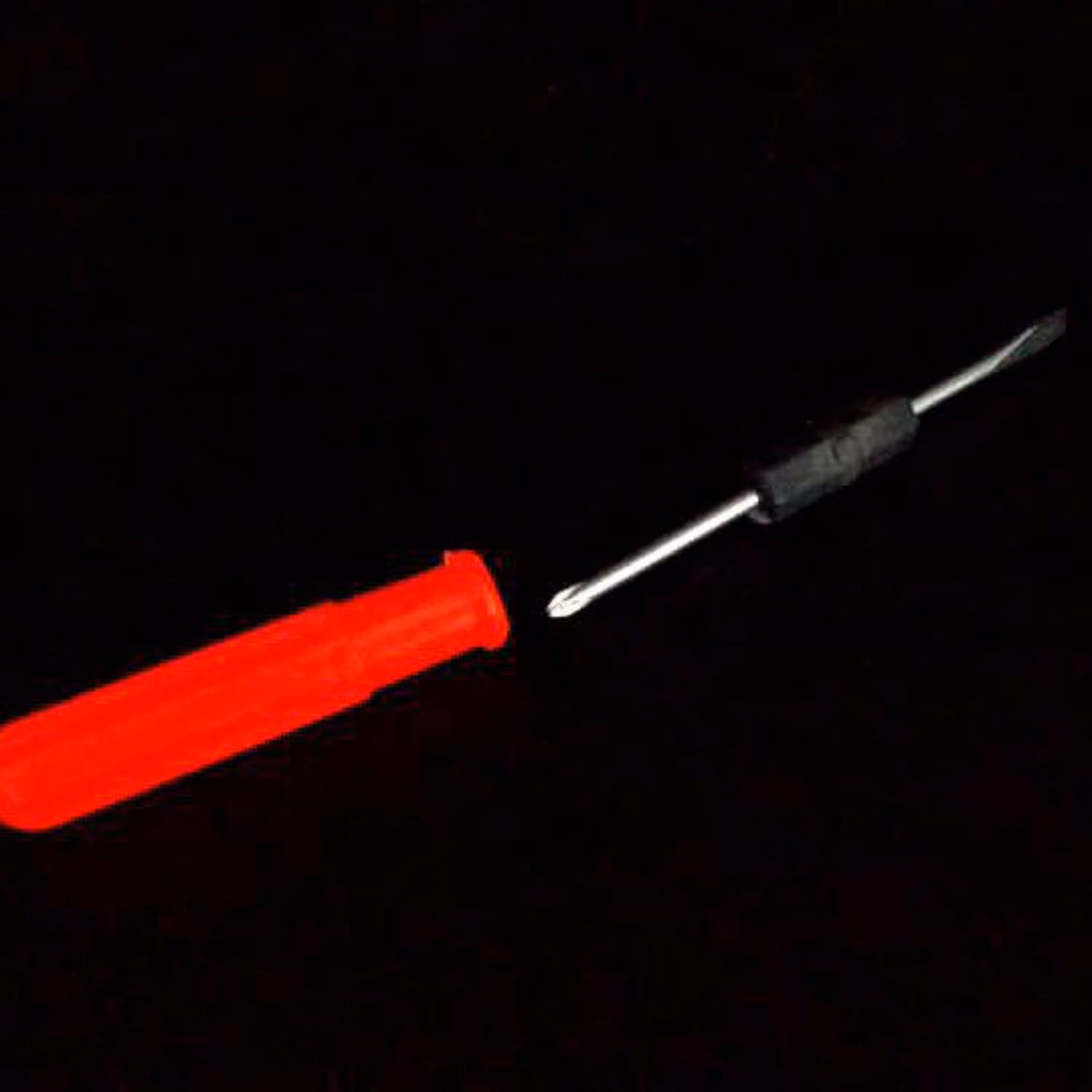 پیچ گوشتی دو سره دارای دو سو و چهار سو با کاربرد عمومی   بهترین گزینه برای دم دس