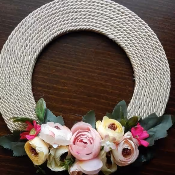 حلقه گل آویز در و دیوار