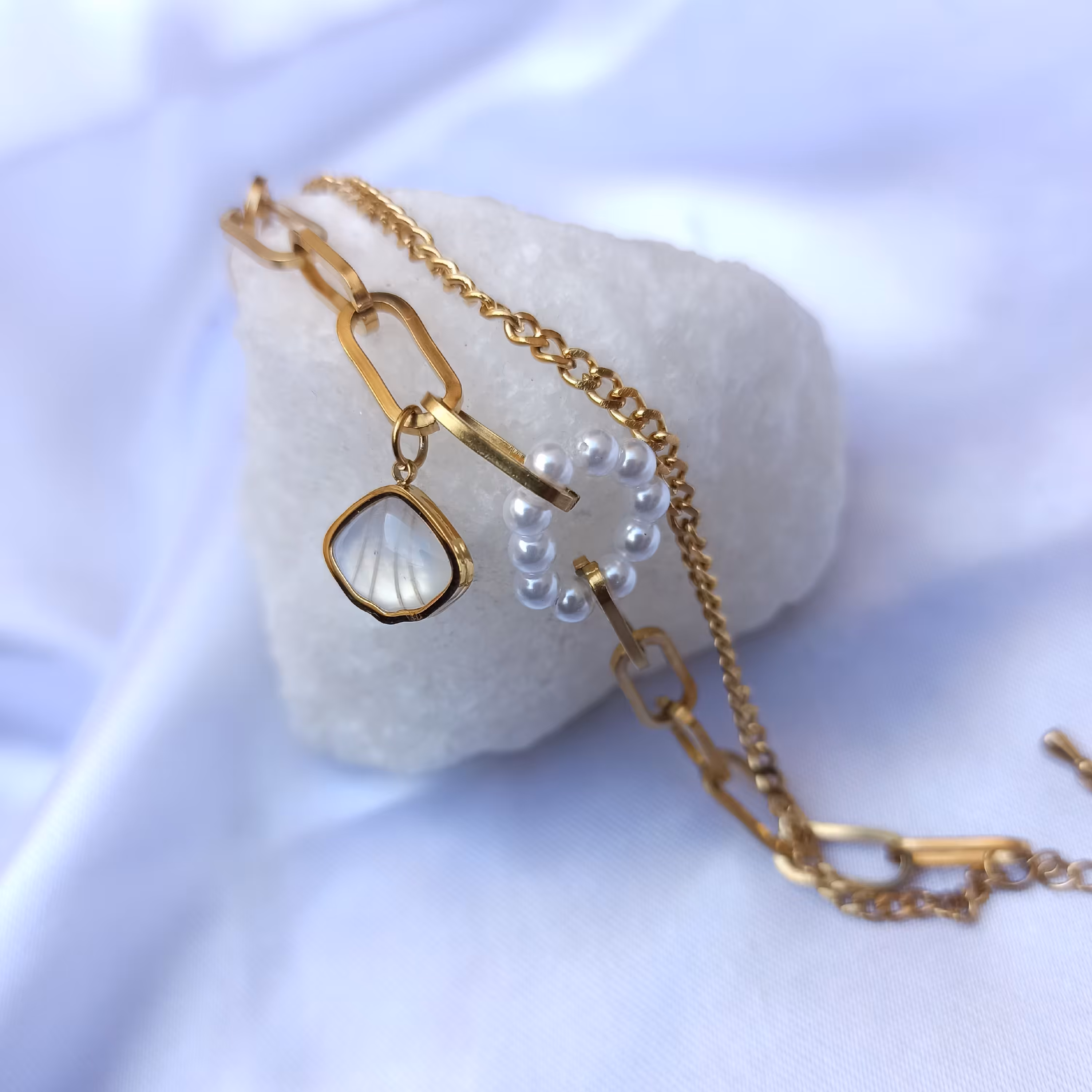 دستبند دولاین صدفی و مرواریدی (بدلیجات)