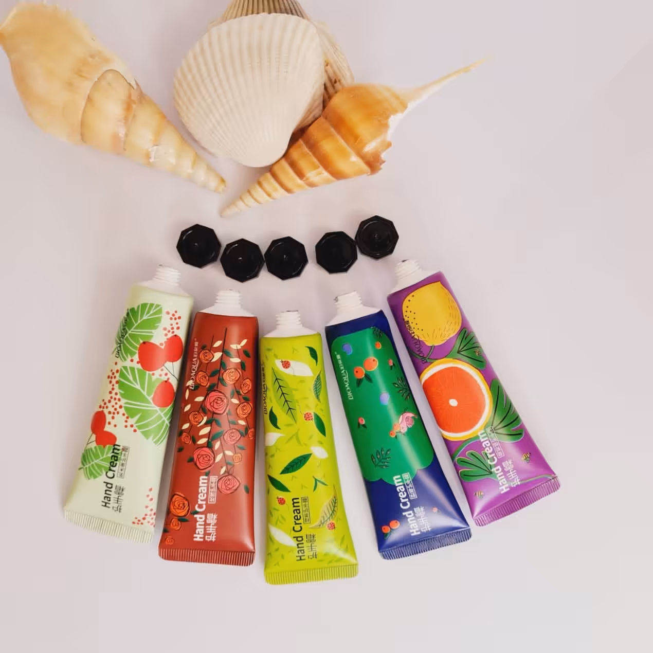 کرم دست 5 تایی بیوآکوا -5 رایحه  خوشبو-هر جاهستی دستت رو راحت مرطوب کن