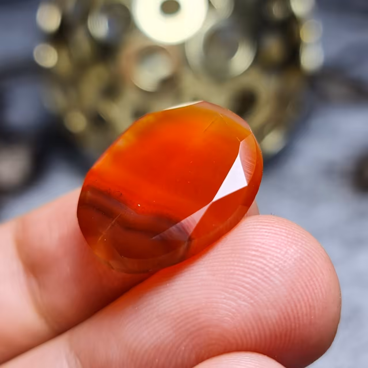 نگین فوق العاده زیبای سنگ عقیق   معدنی اصل خراسانی با تراش فست 
کد 24903
