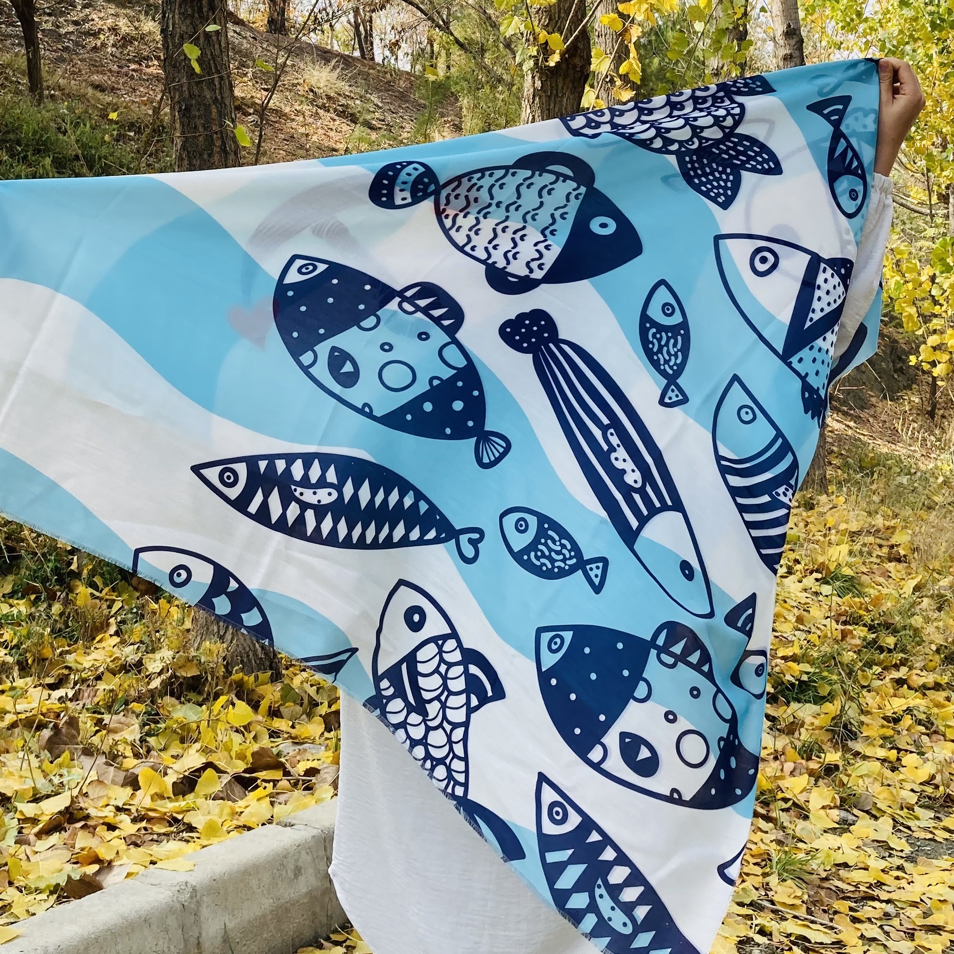 روسری نخی طرحدار ابعاد 140